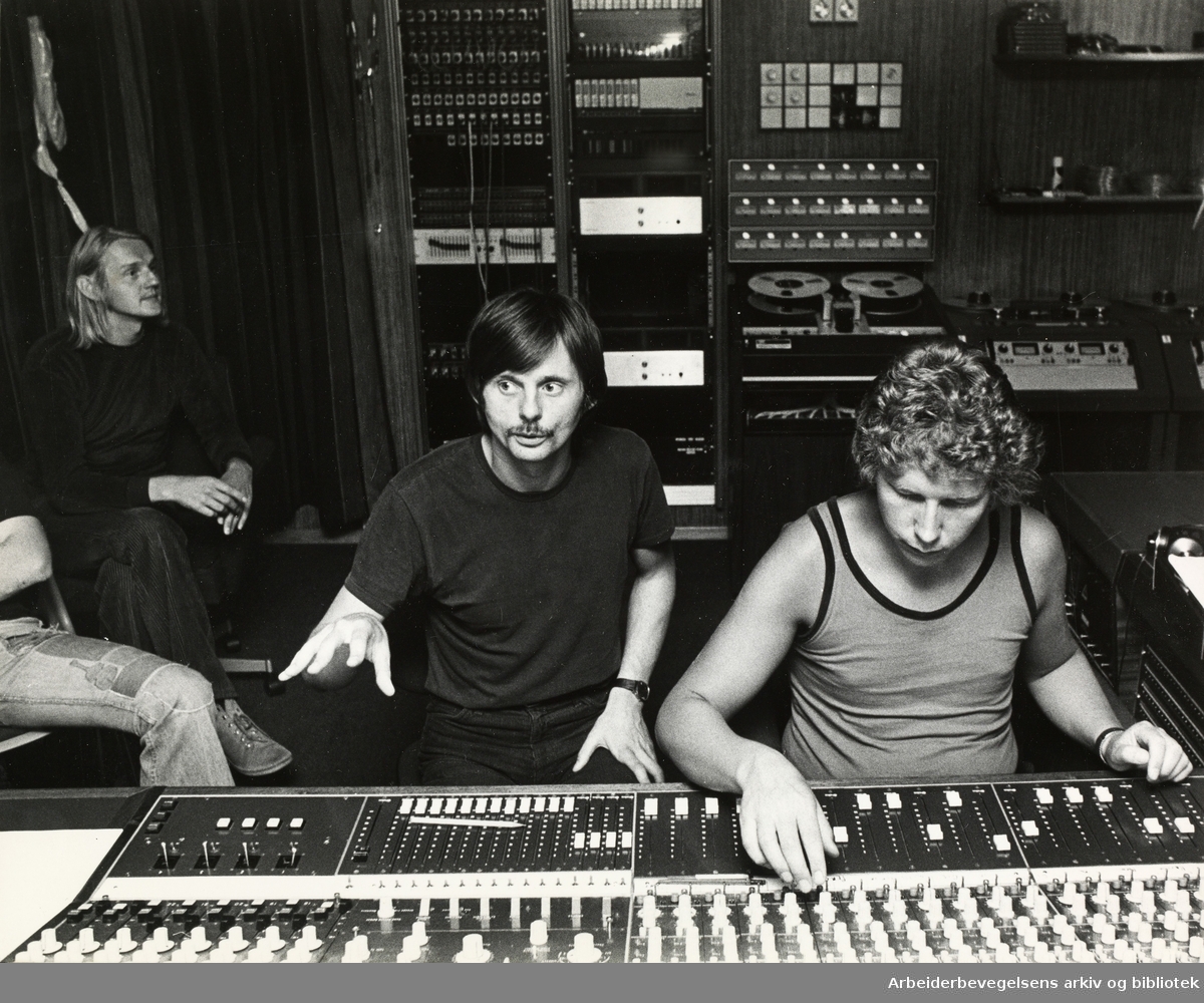 Finn Kalvik, Manfred Eicher og Jan Erik Kongshaug under innspillingen av «Fyll mine seil» i 1976.