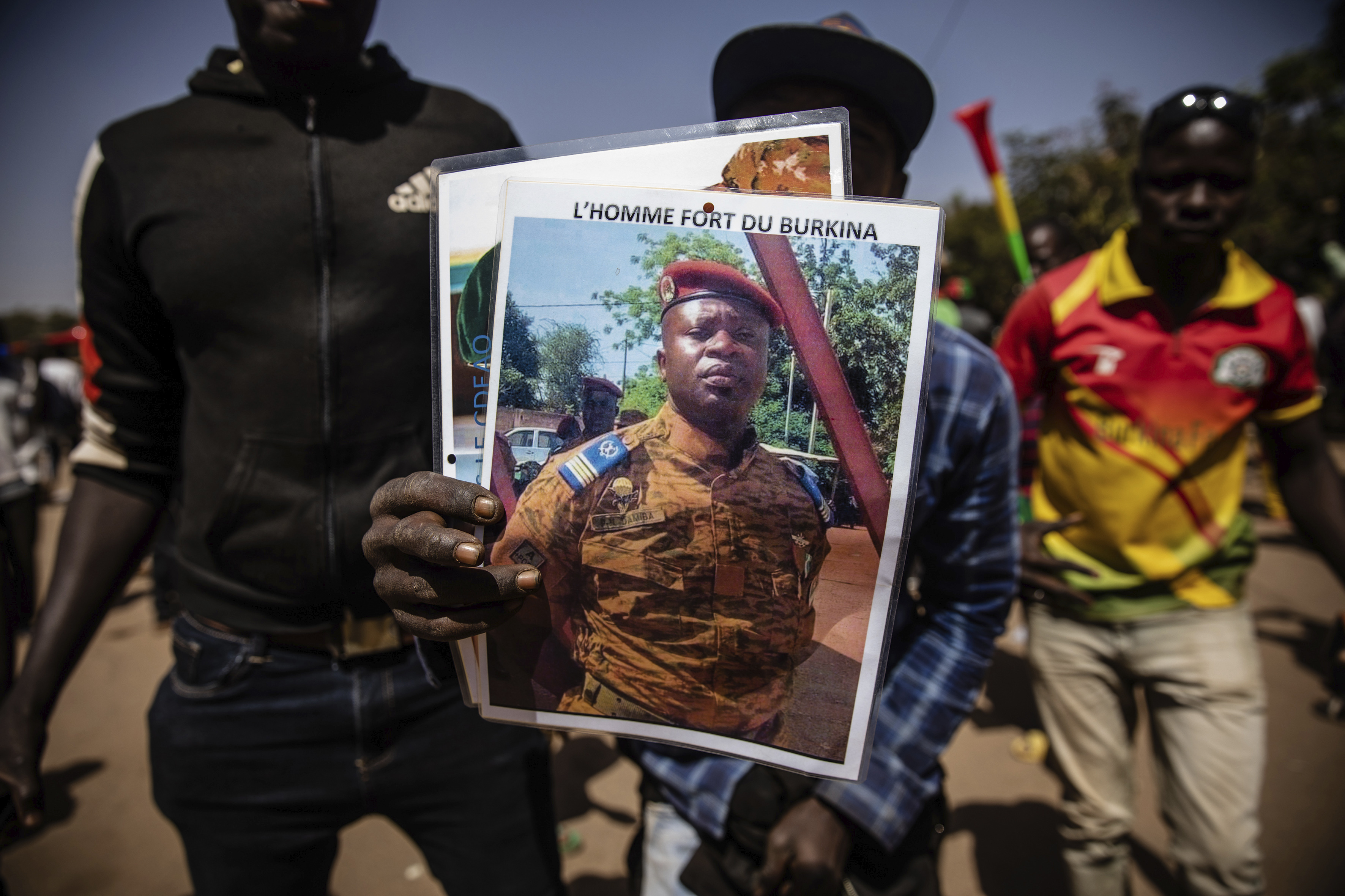 Burkina Fasos grunnlov gjeninnført, hevder kuppmakere