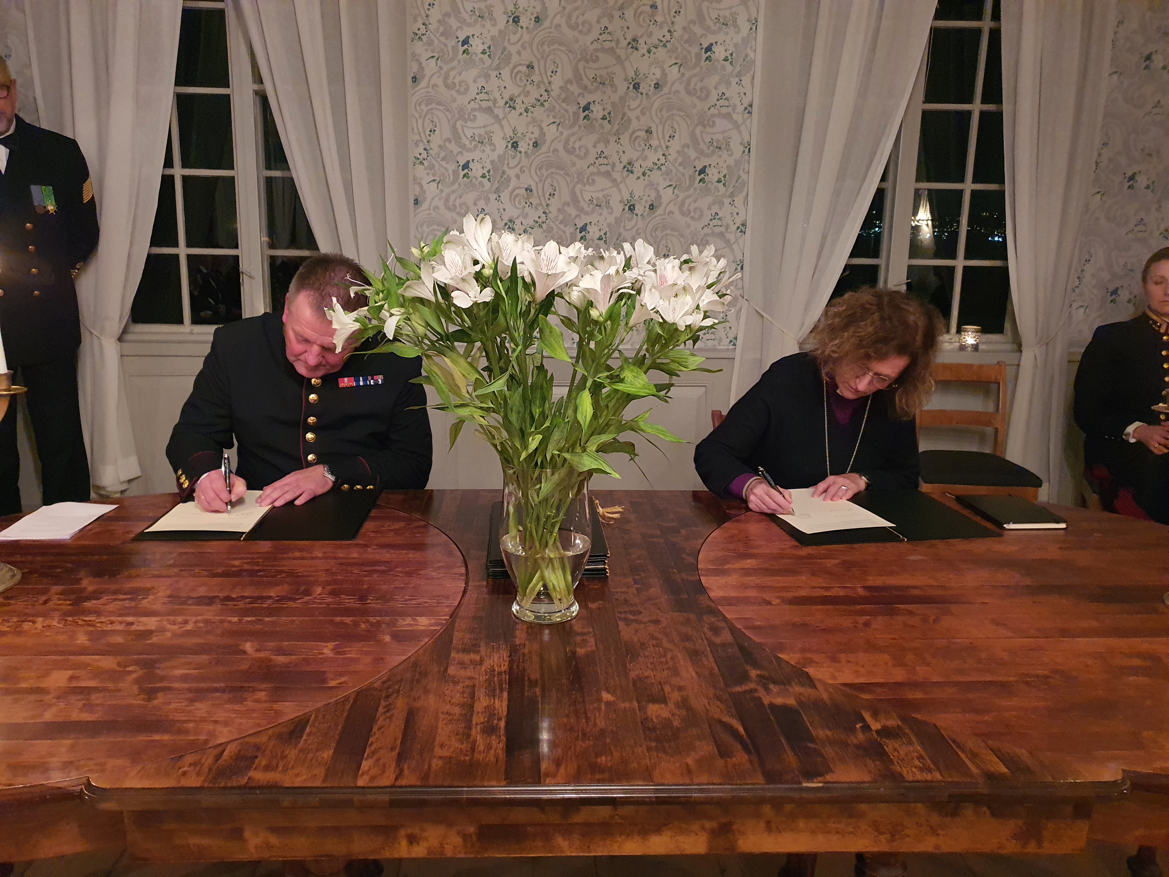 Signering av samarbeidsavtale mellom Forsvarets tros- og livssynskorp og ulike tros- og livssynssamfunn.