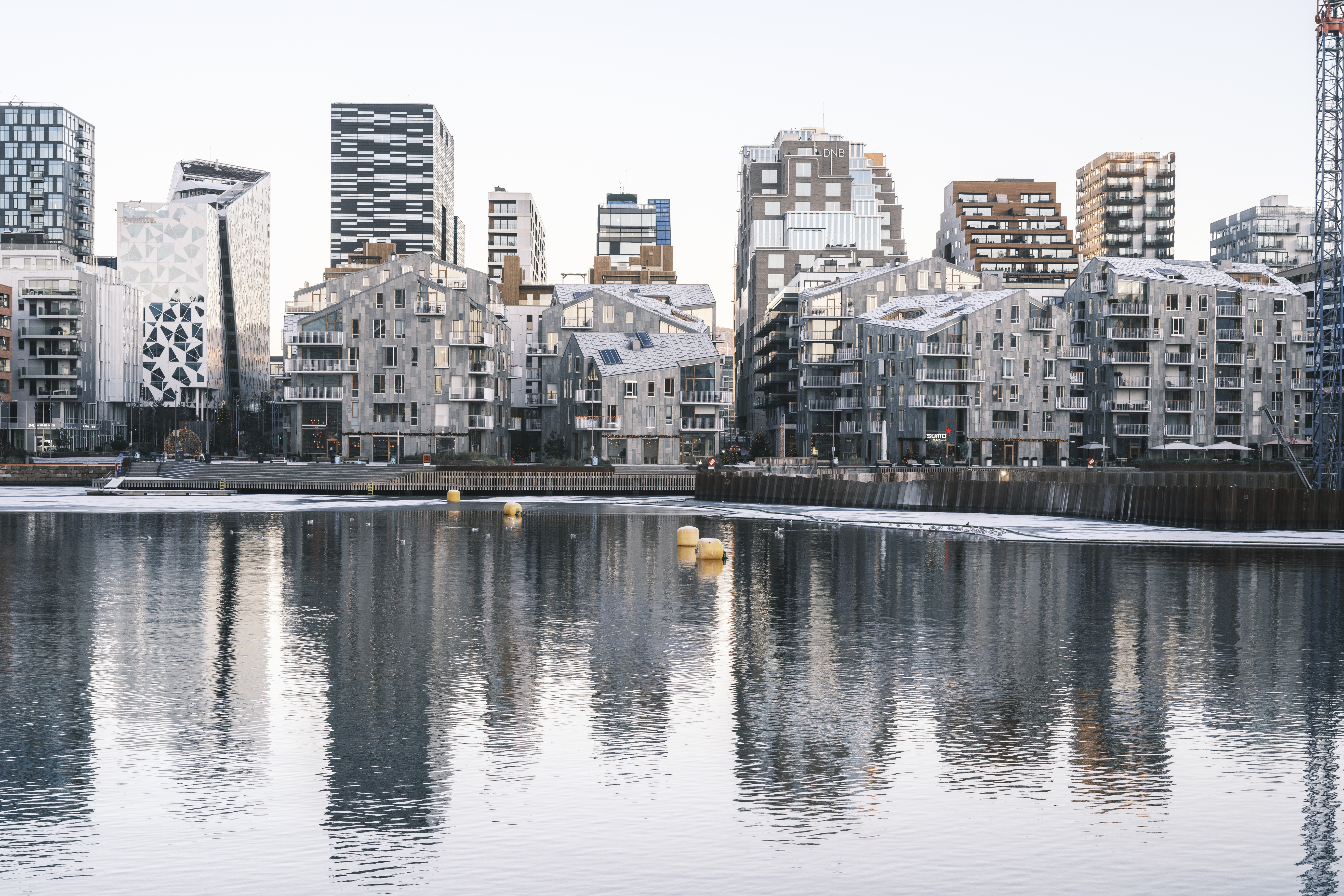 Skatteunndragelser og hvitvasking skulle bekjempes med åpne eierskapsregistre i Europa. Men nå har en eier av et privatfly-selskap i Luxemburg, med bånd til Russland, tvunget EU til å snu om åpenhet. Et enormt tilbakeslag, sier eksperter.

Sørenga i Oslo.