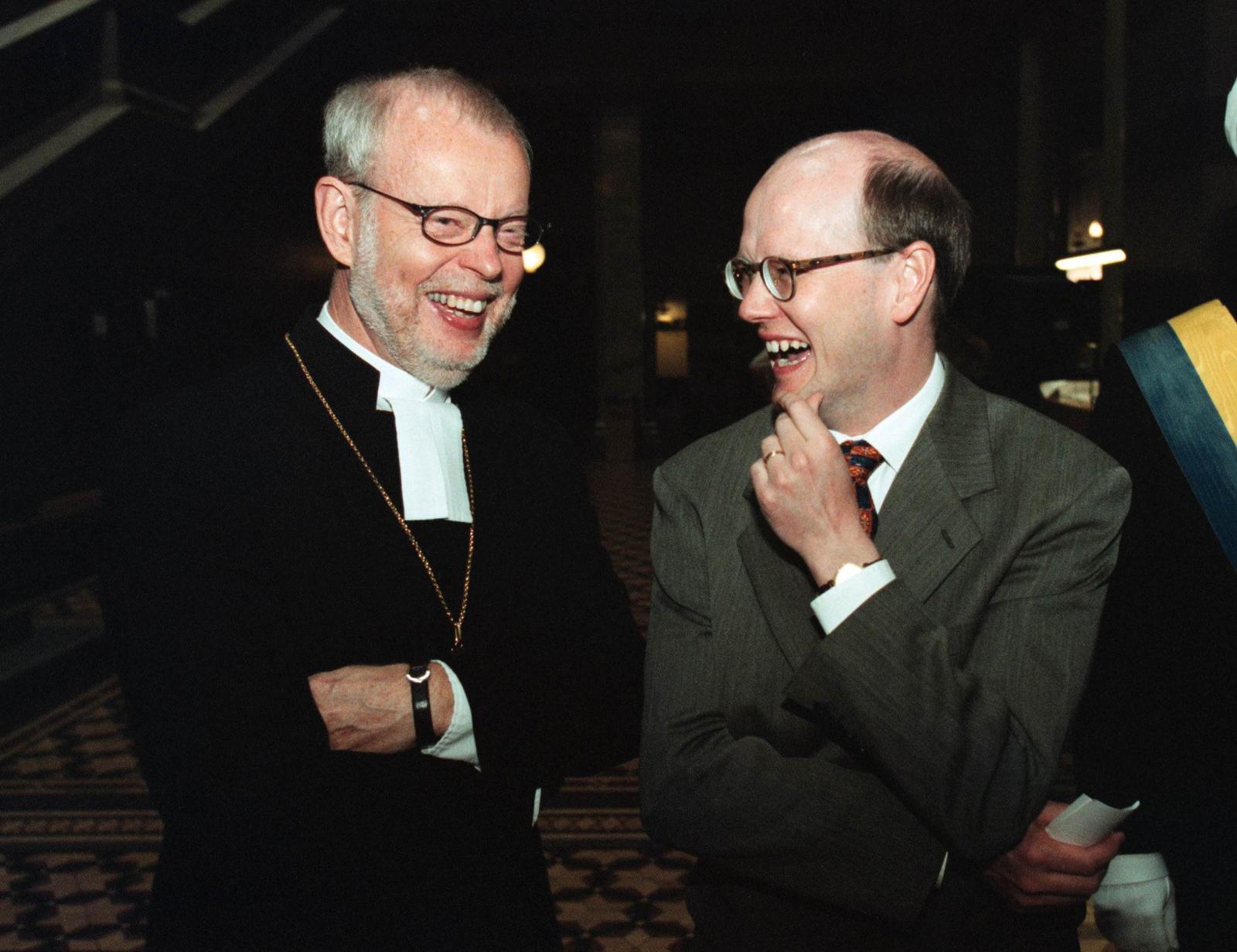 2000, första kyrkomötet efter skilsmässan. Ärkebiskop K G Hammar och kyrkominister Thomas Östros (S).