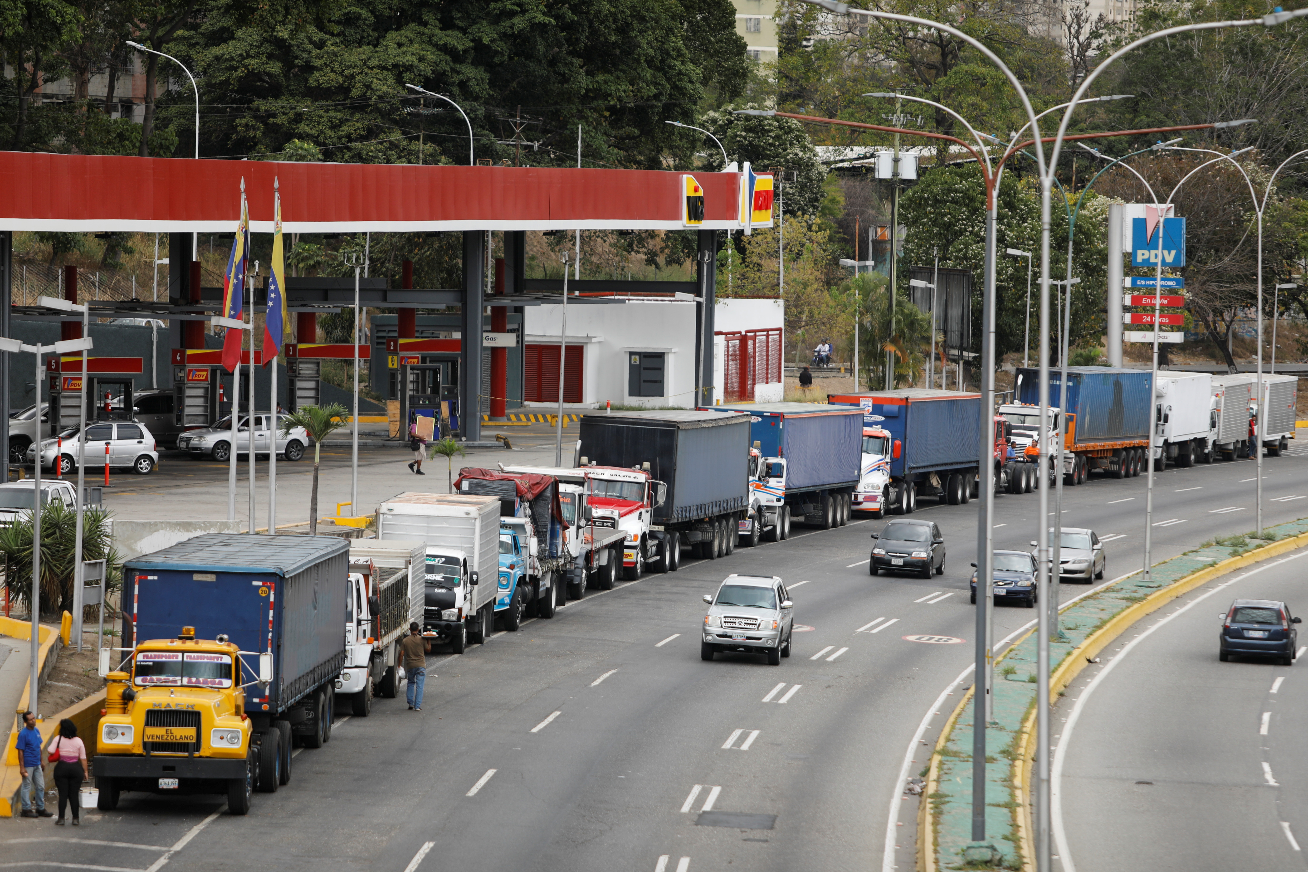 Escassez de diesel paralisa novamente a Venezuela