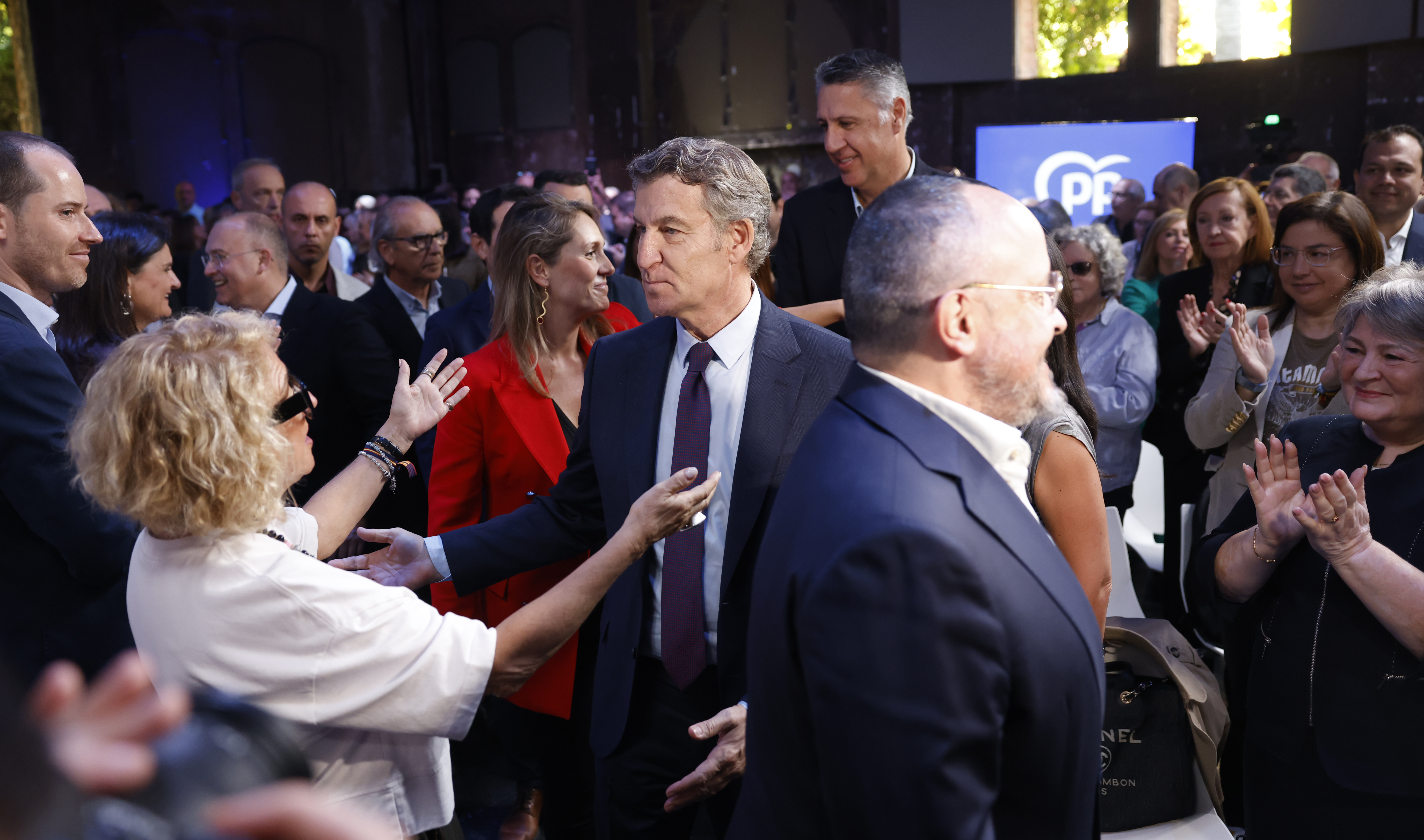 Feijóo propone elevar el nivel de exigencia cultural y lingüístico para obtener la nacionalidad española | España | EL PAÍS