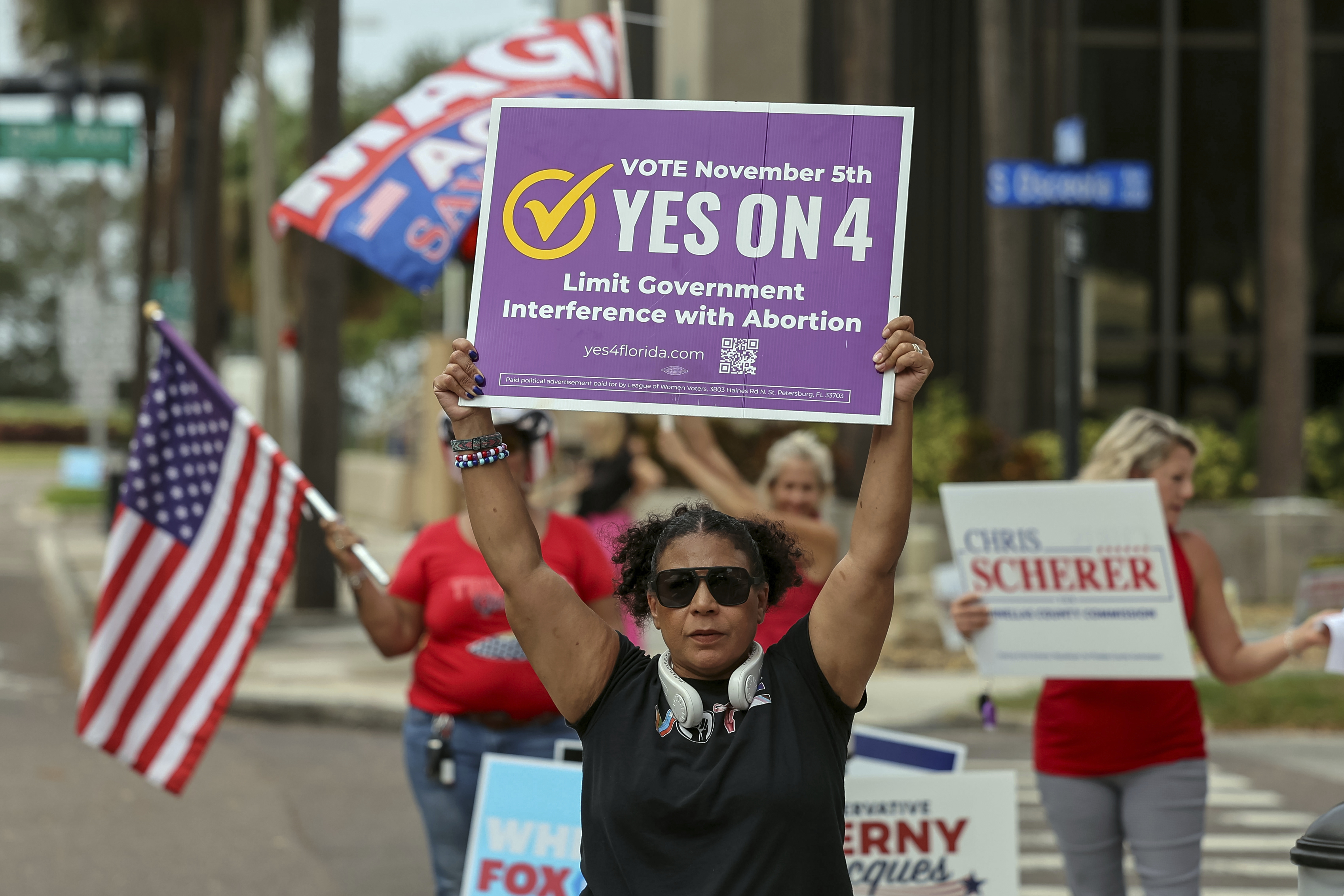 Manifestantes en favor del derecho al aborto en Clearwater (Florida) este martes, día de la votación