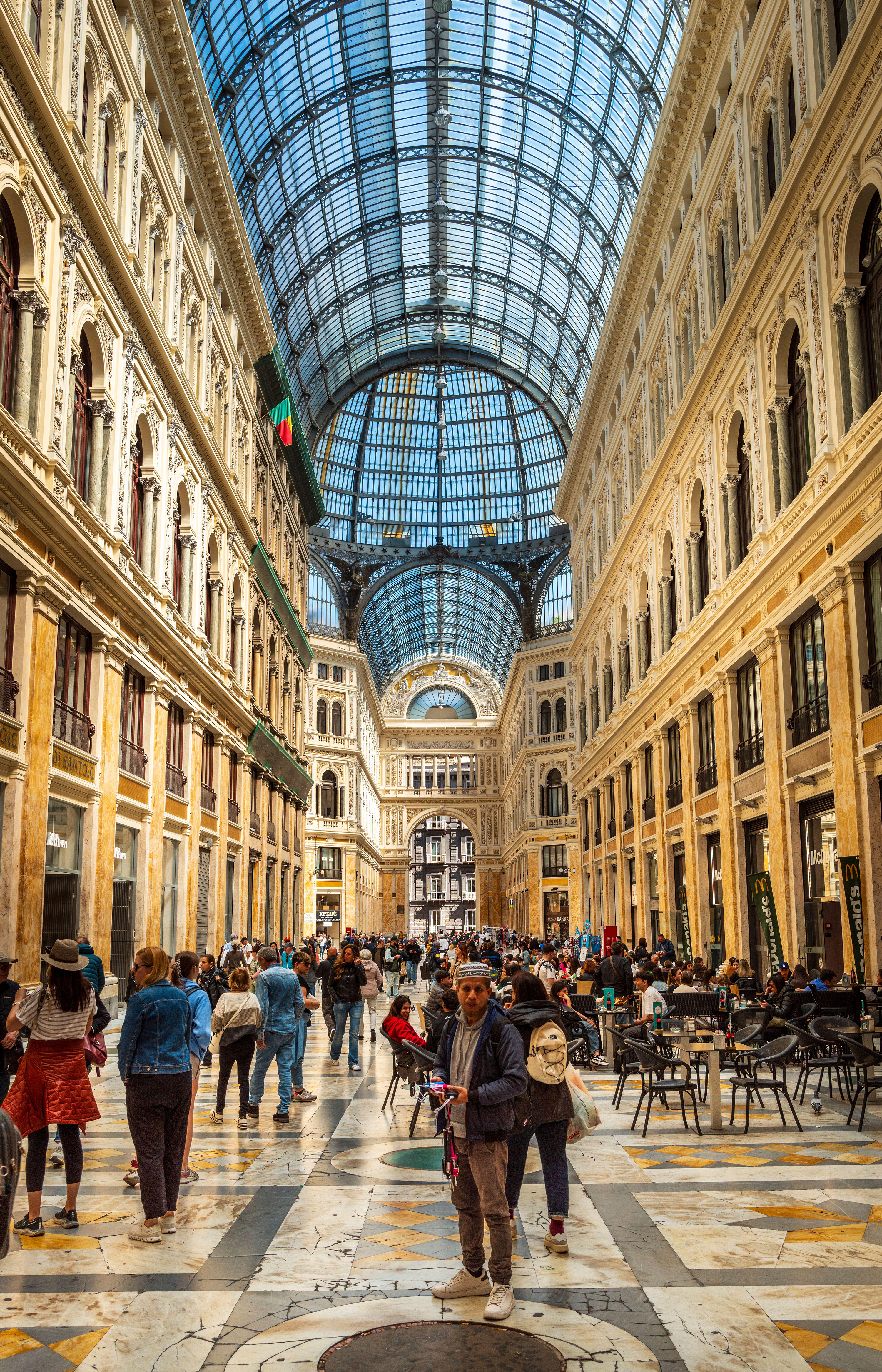 La eterna seducción de Nápoles y sus contradicciones | El Viajero | EL PAÍS, image size:3000x4666