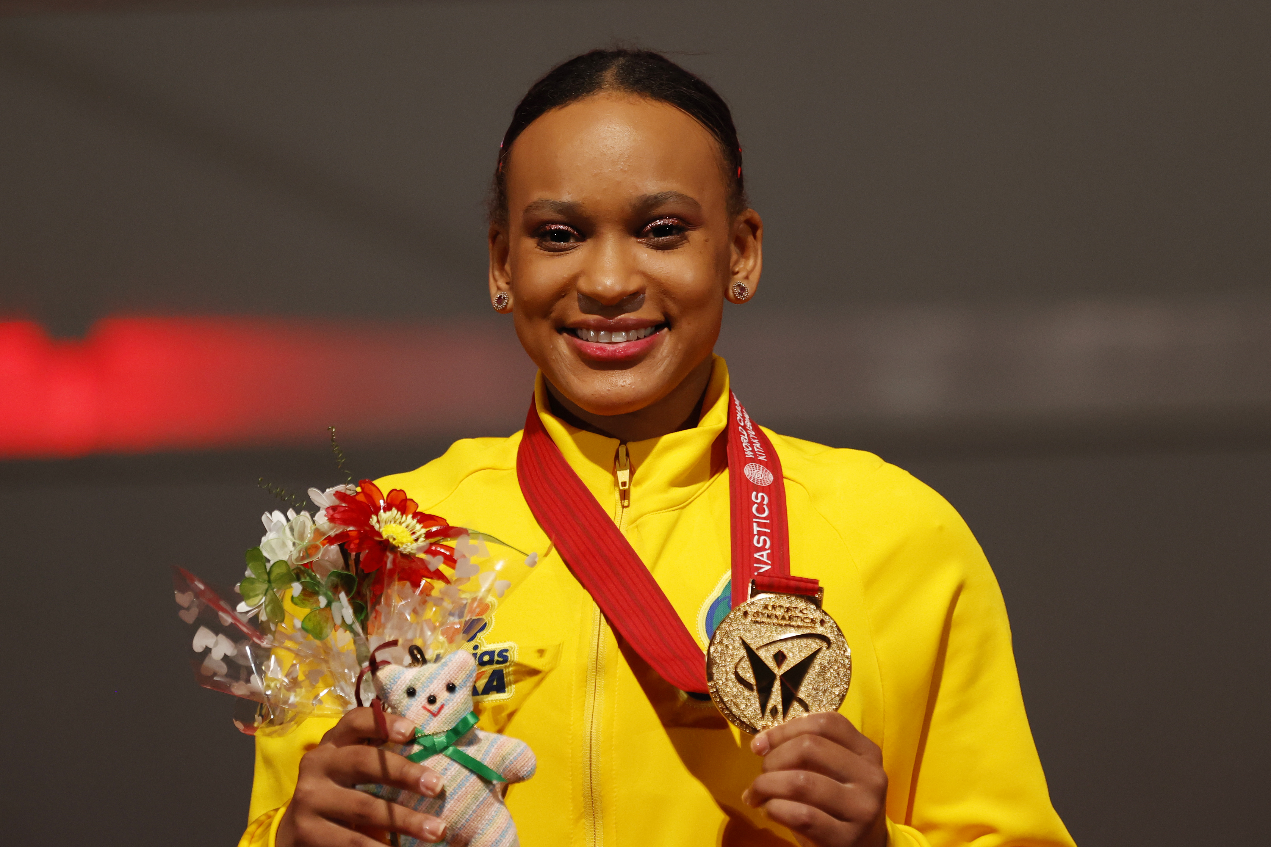 Rebeca Andrade festeja 1º pódio 100% preto no Mundial: Wakanda Forever, ginástica  artística