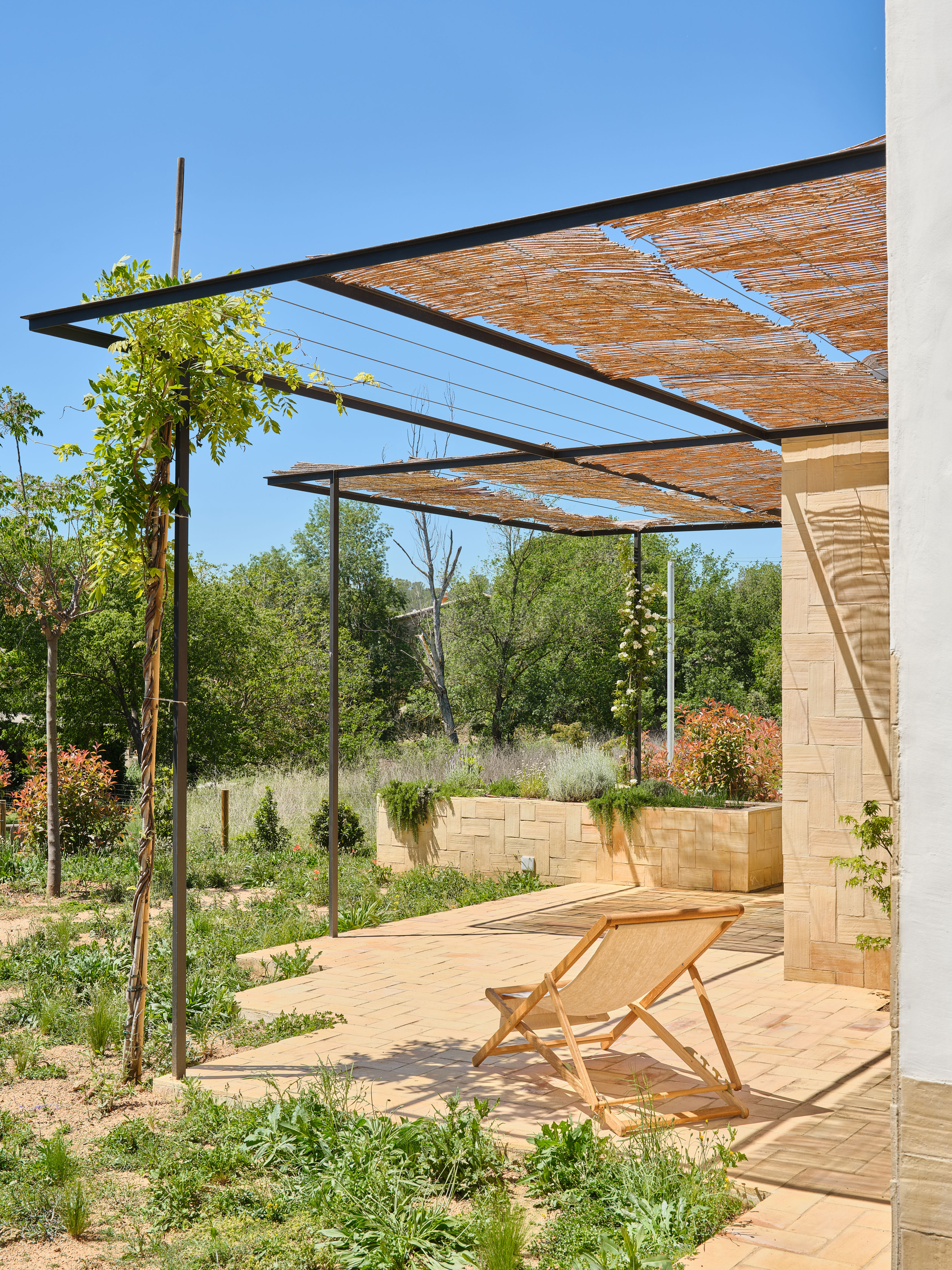 Ideas simples pero hermosas de jardinería en el patio trasero | Decoración, image size:3375x4500