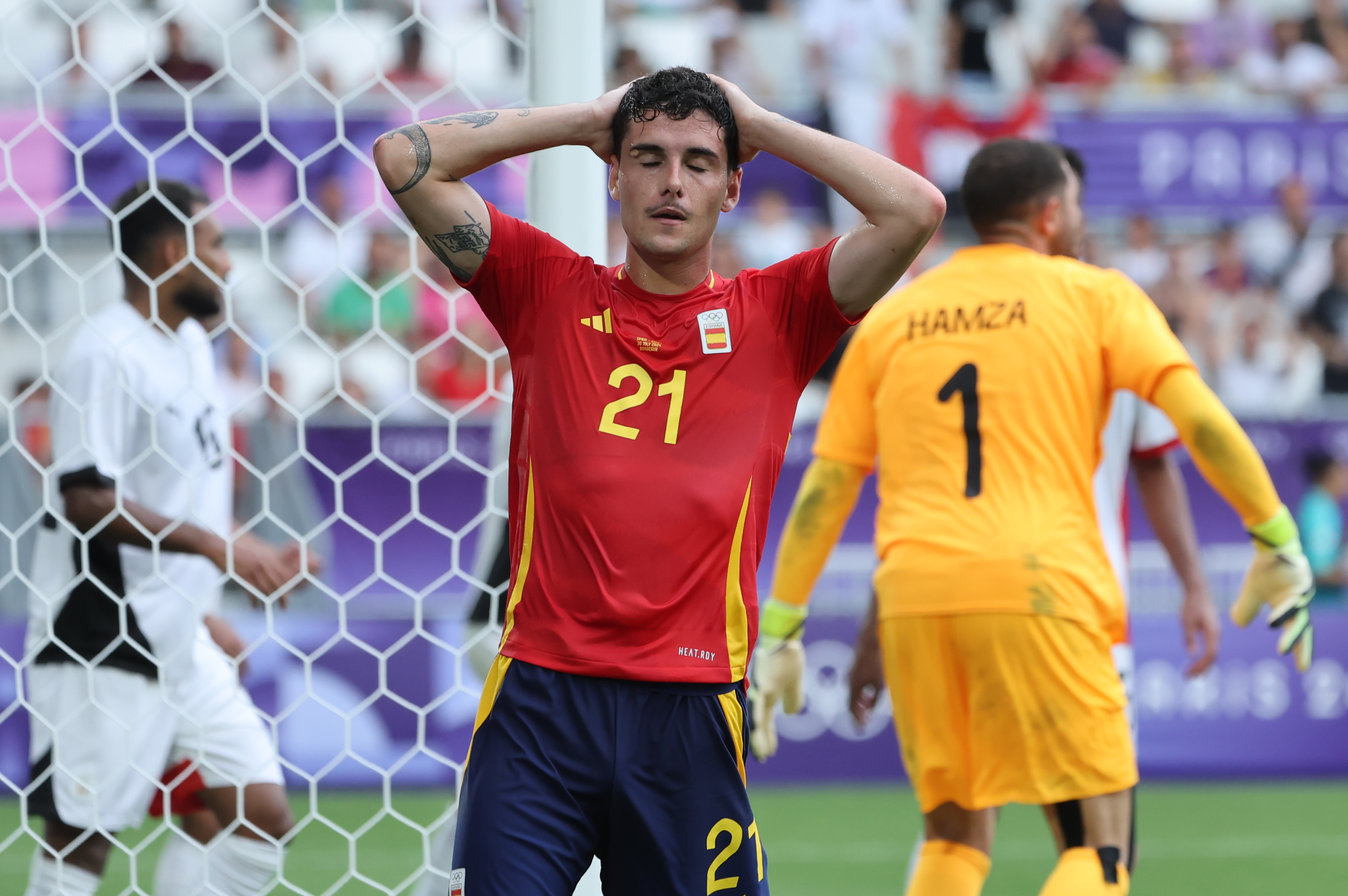 El jugador español Sergio Camello reacciona tras recibir el 0-2 durante el partido contra Egipto.