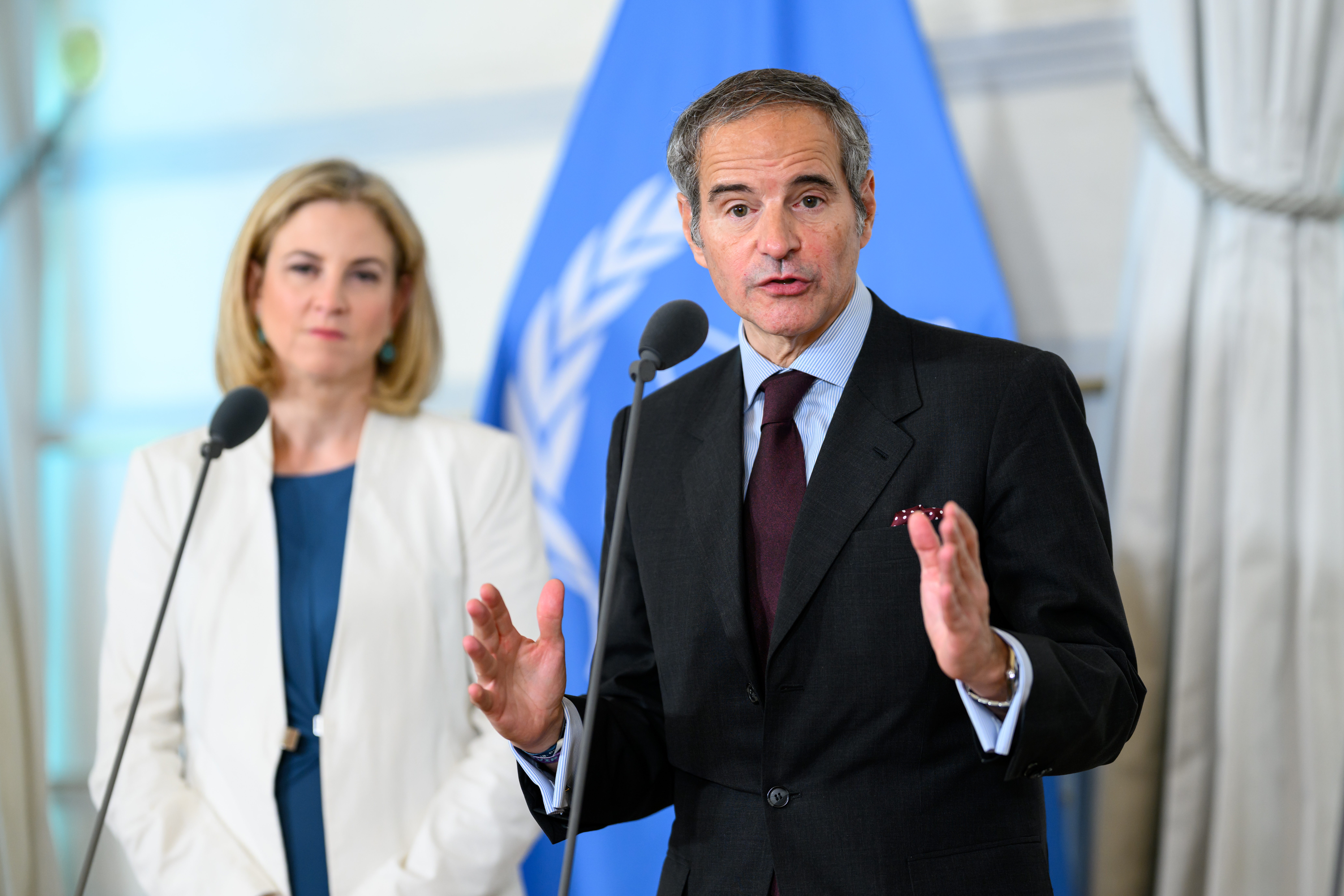 VIENNA (Austria), 25/06/2025.- Director General of the International Atomic Energy Agency (IAEA), Rafael Mariano Grossi, speaks during a doorstep statement following an Austrian federal crisis security meeting in Vienna, Austria, 25 June 2025. (Viena) EFE/EPA/MAX SLOVENCIK
