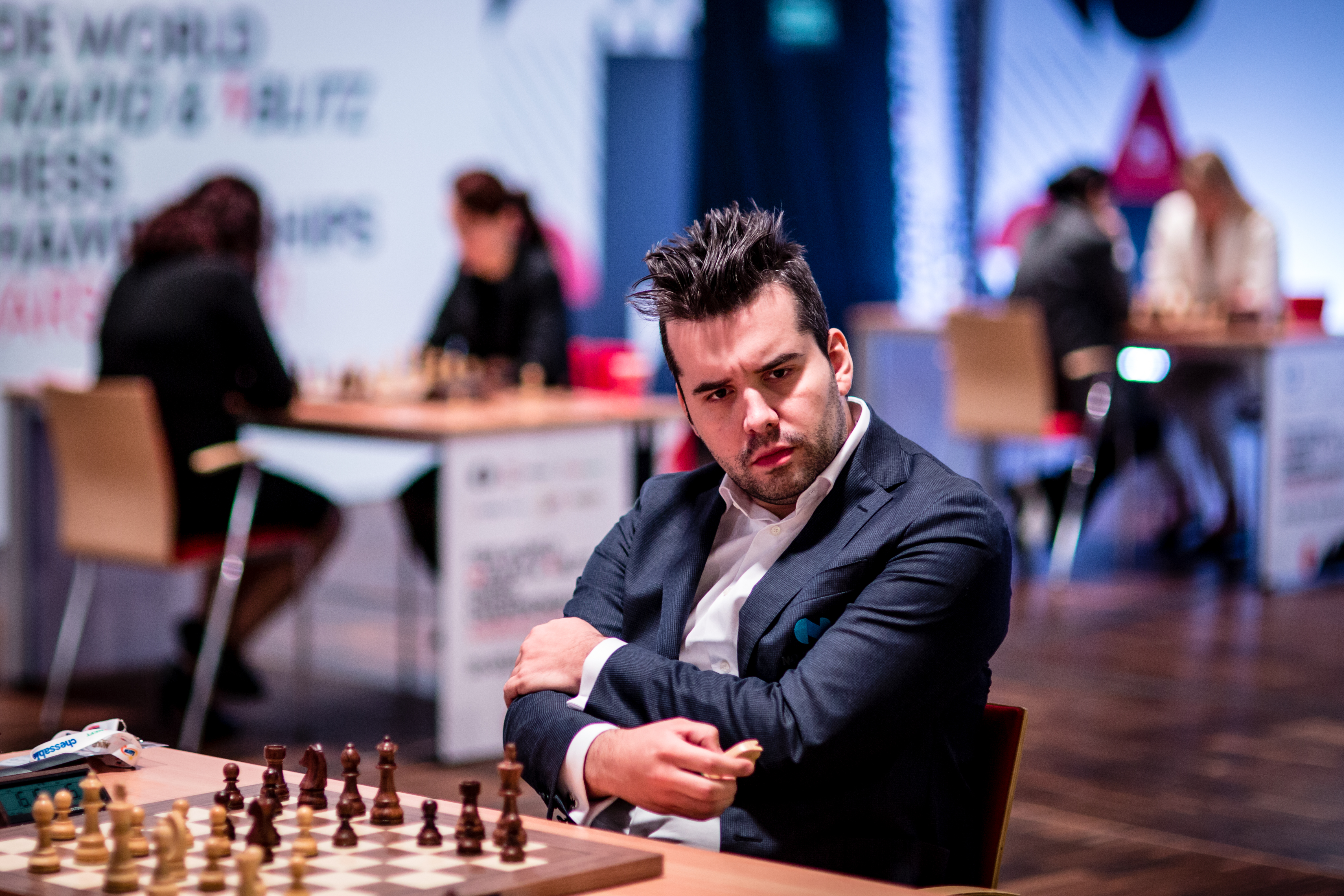 Abdusattórov tem 17 anos e venceu o Mundial de xadrez de