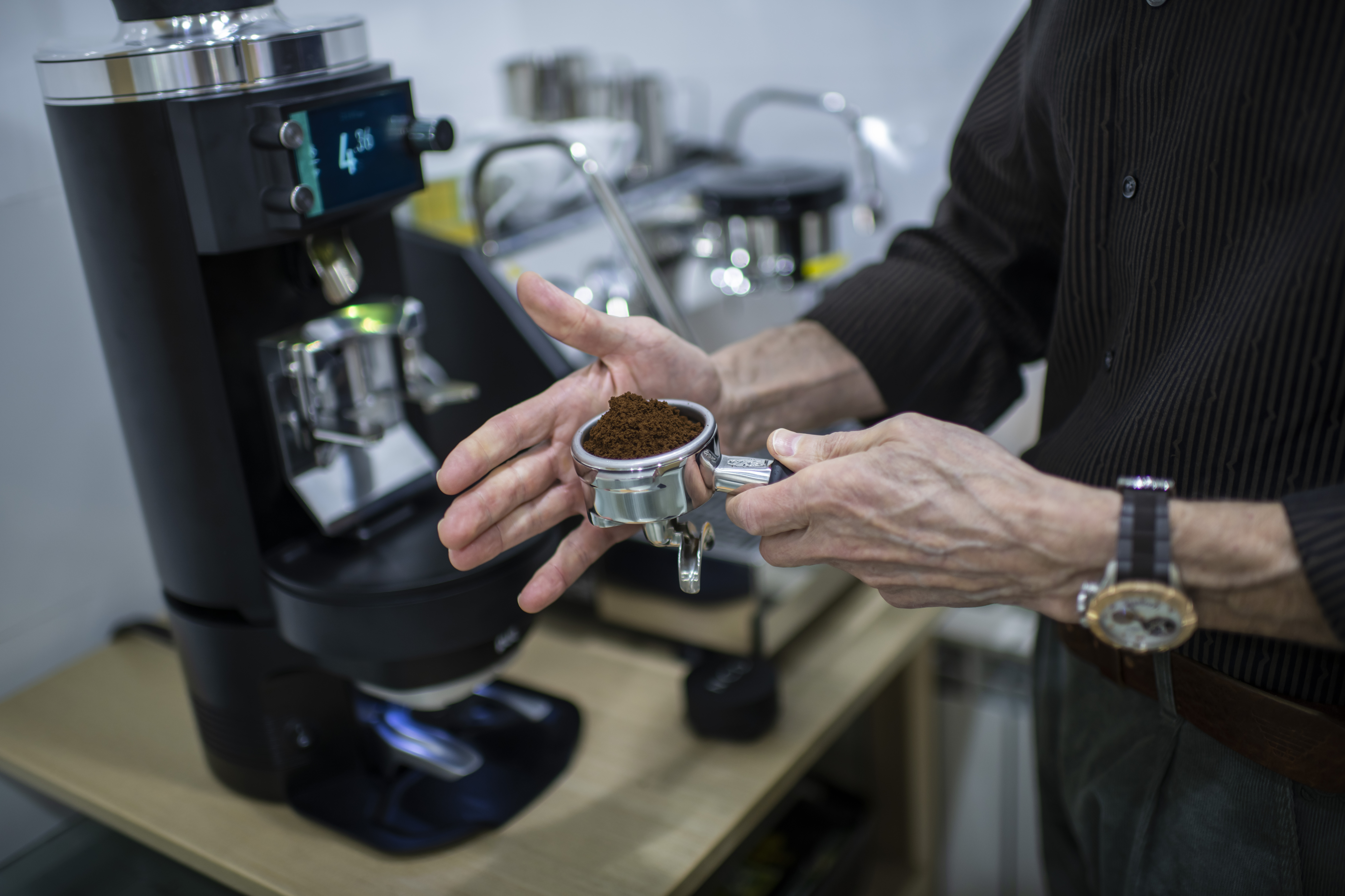 Prepara un café como un barista con una cafetera express para tu hogar