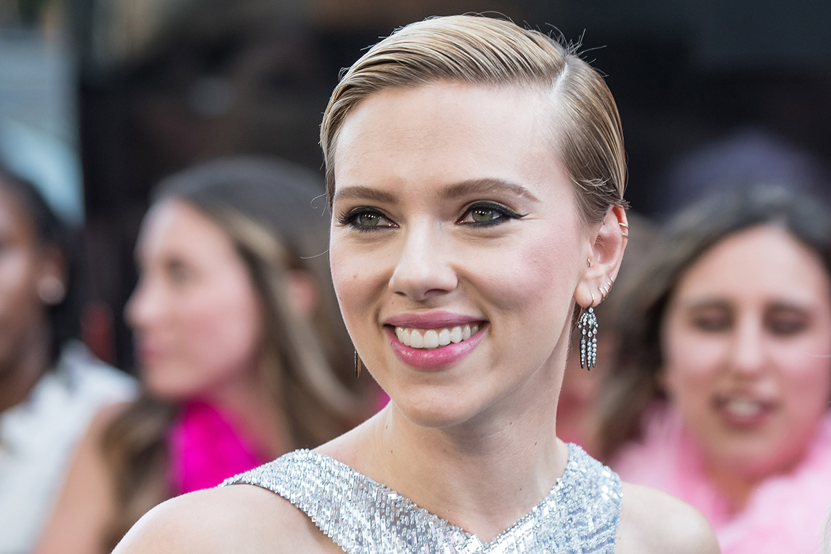 Scarlett Johansson emprende acciones legales contra una aplicación de inteligencia artificial que usó su imagen en un anuncio