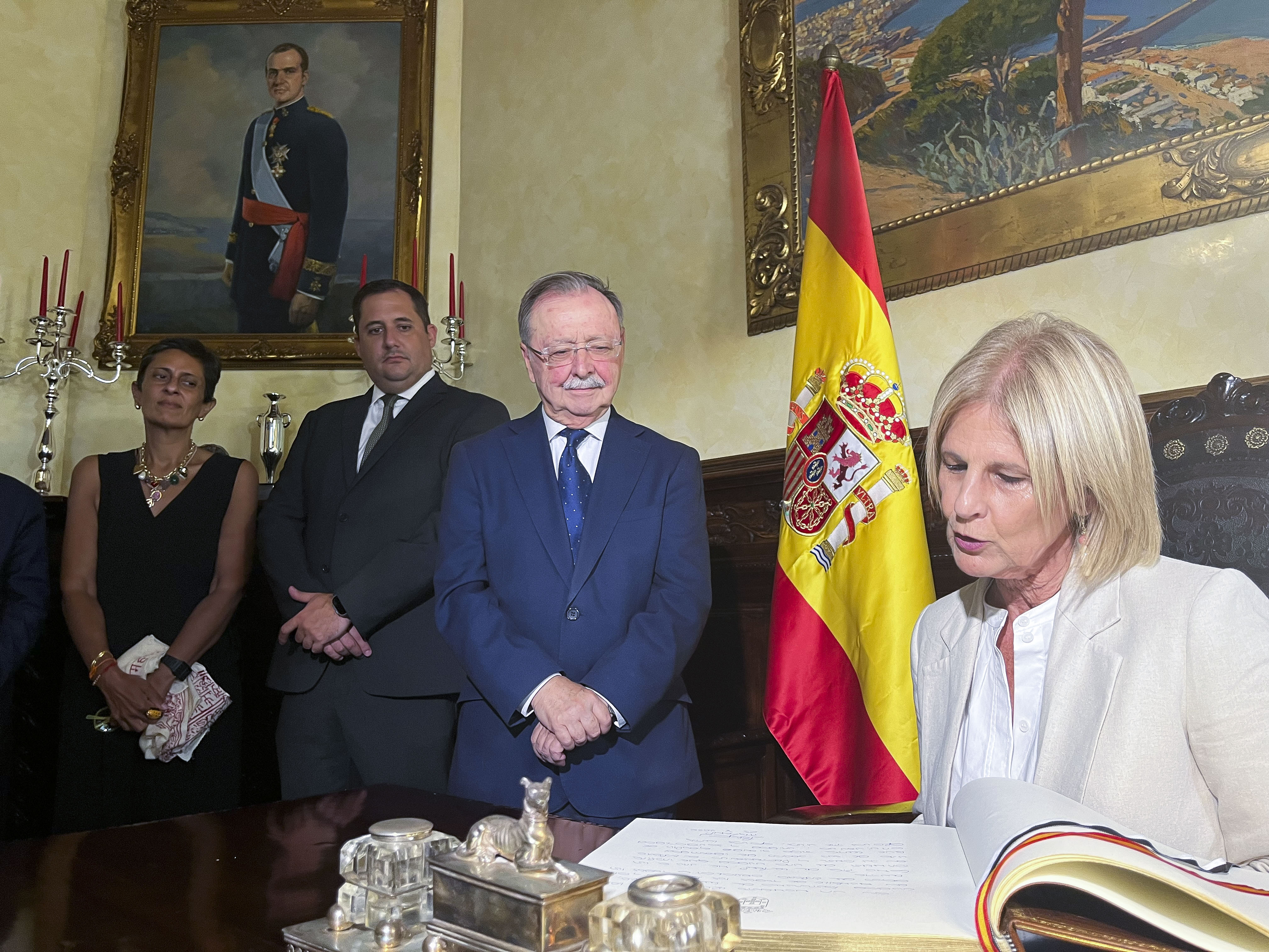 Vivas anuncia que Ceuta tendrá un puesto en el Comité de las regiones de Bruselas