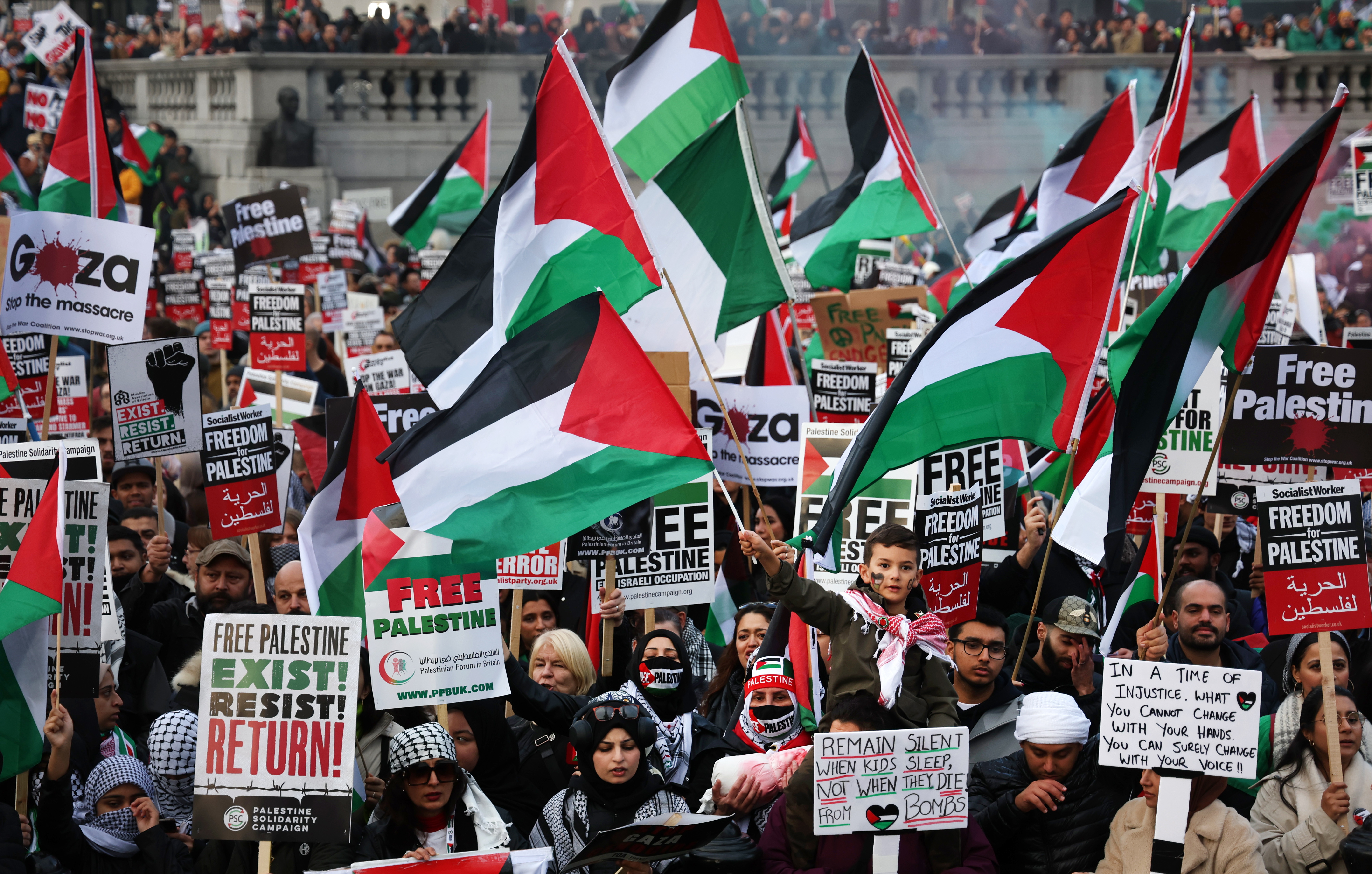 Guerra entre Israel y Gaza, en directo | Miles de personas se manifiestan en Londres, París, Berlín y Washington para pedir un alto el fuego en Gaza