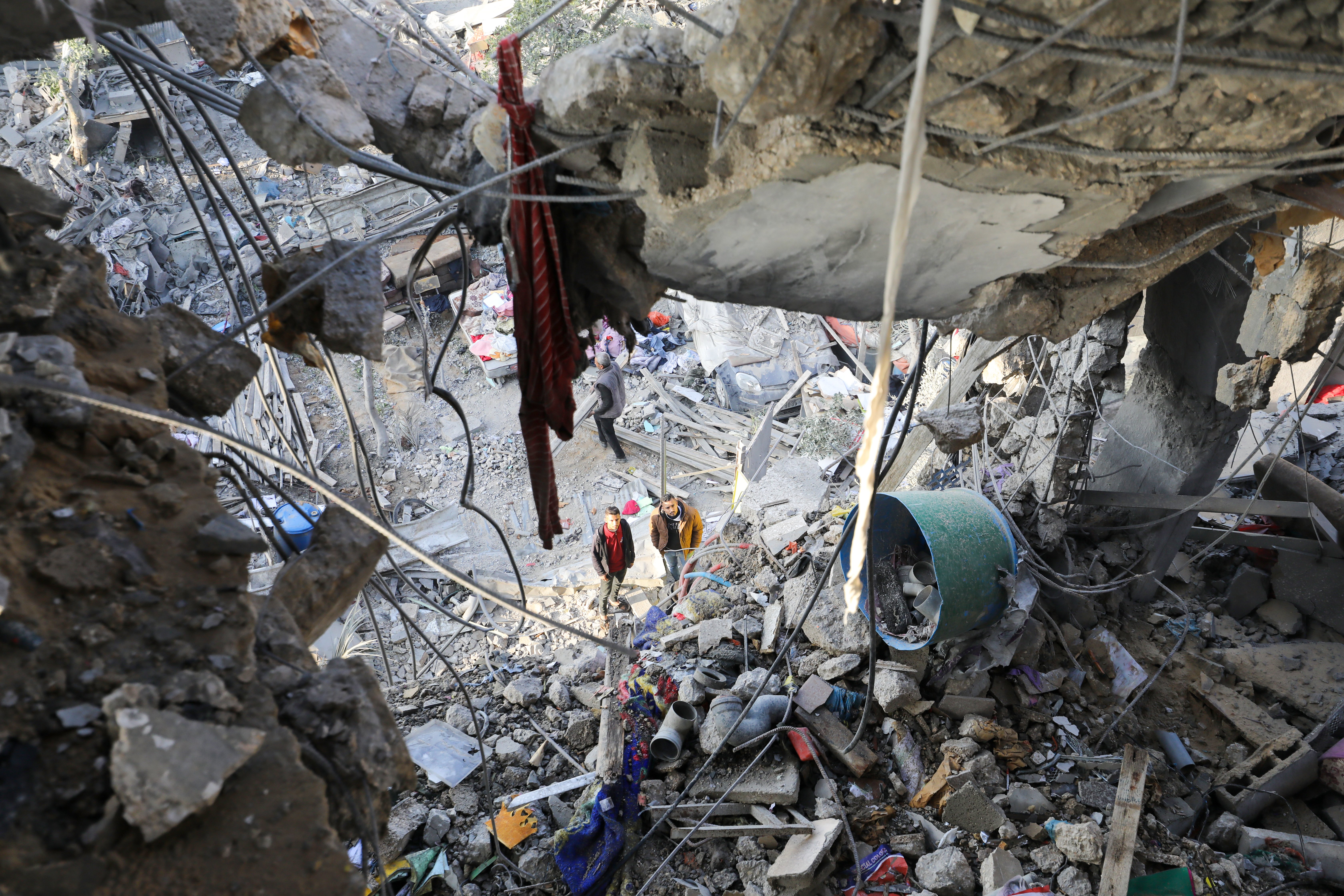 Un bombardeo en Al Buraij, en Gaza, este lunes. 