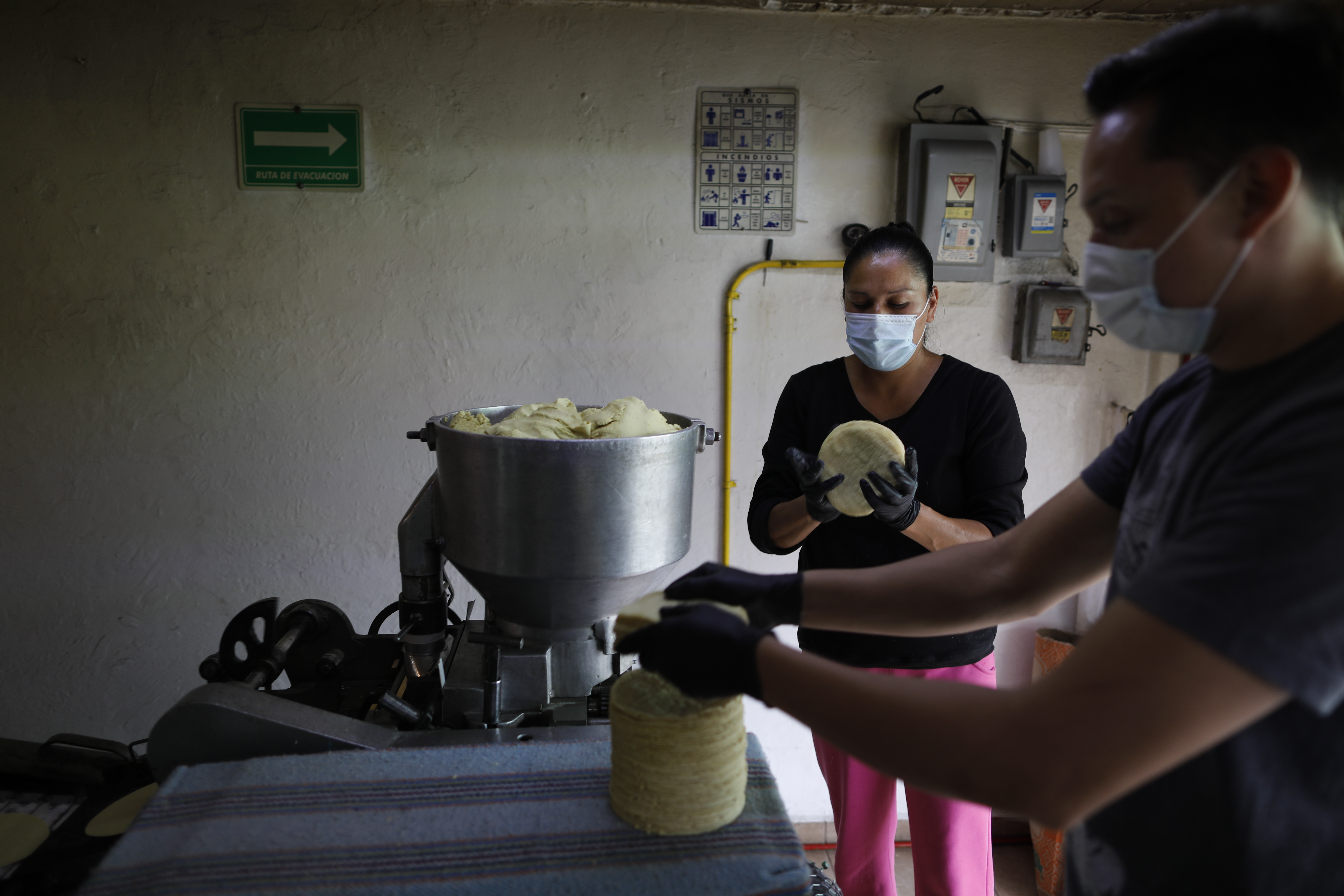 El Gobierno mexicano interviene para frenar la subida del precio de la tortilla