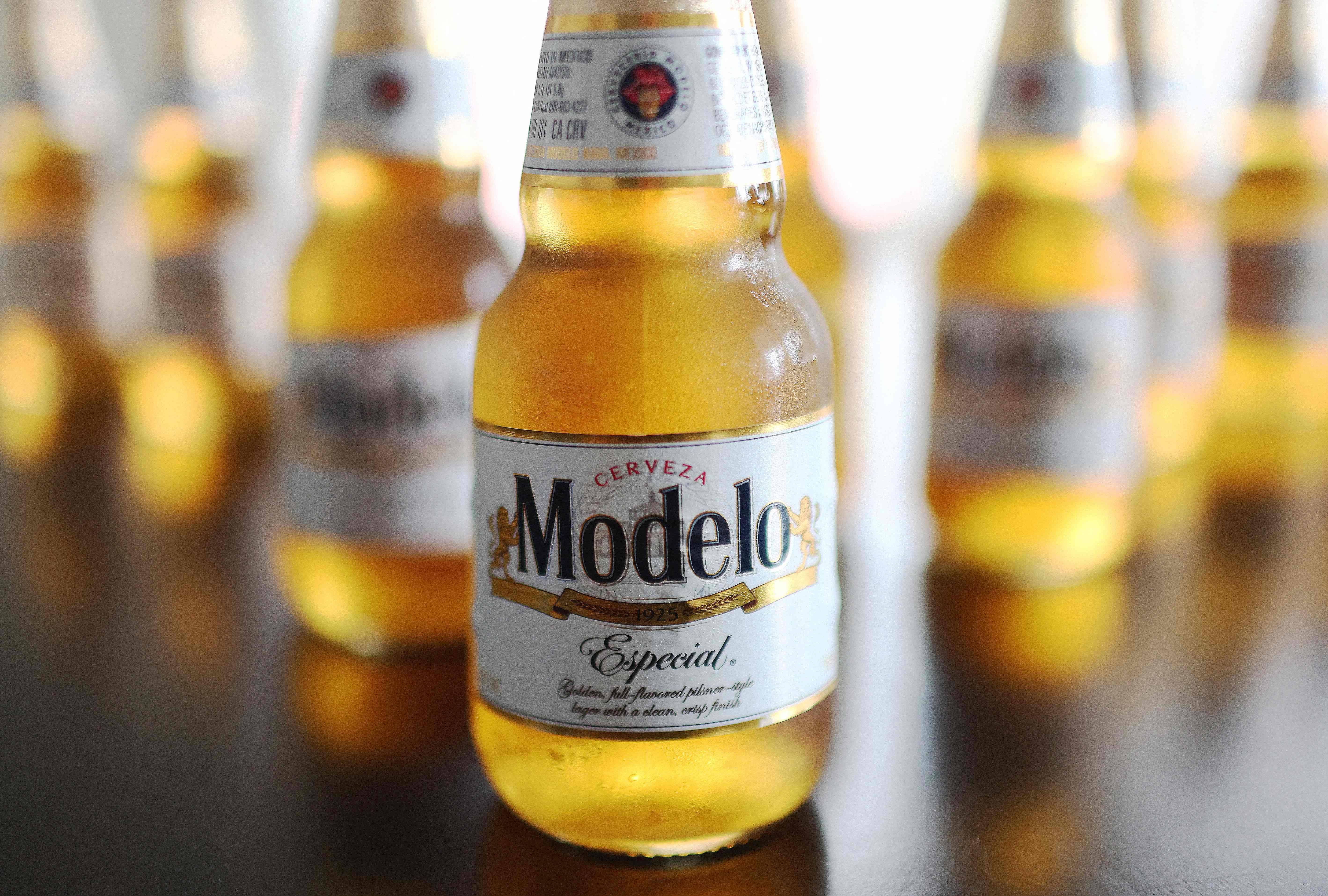 Modelo desbanca por primera vez a Bud Light como la cerveza más vendida en EE UU