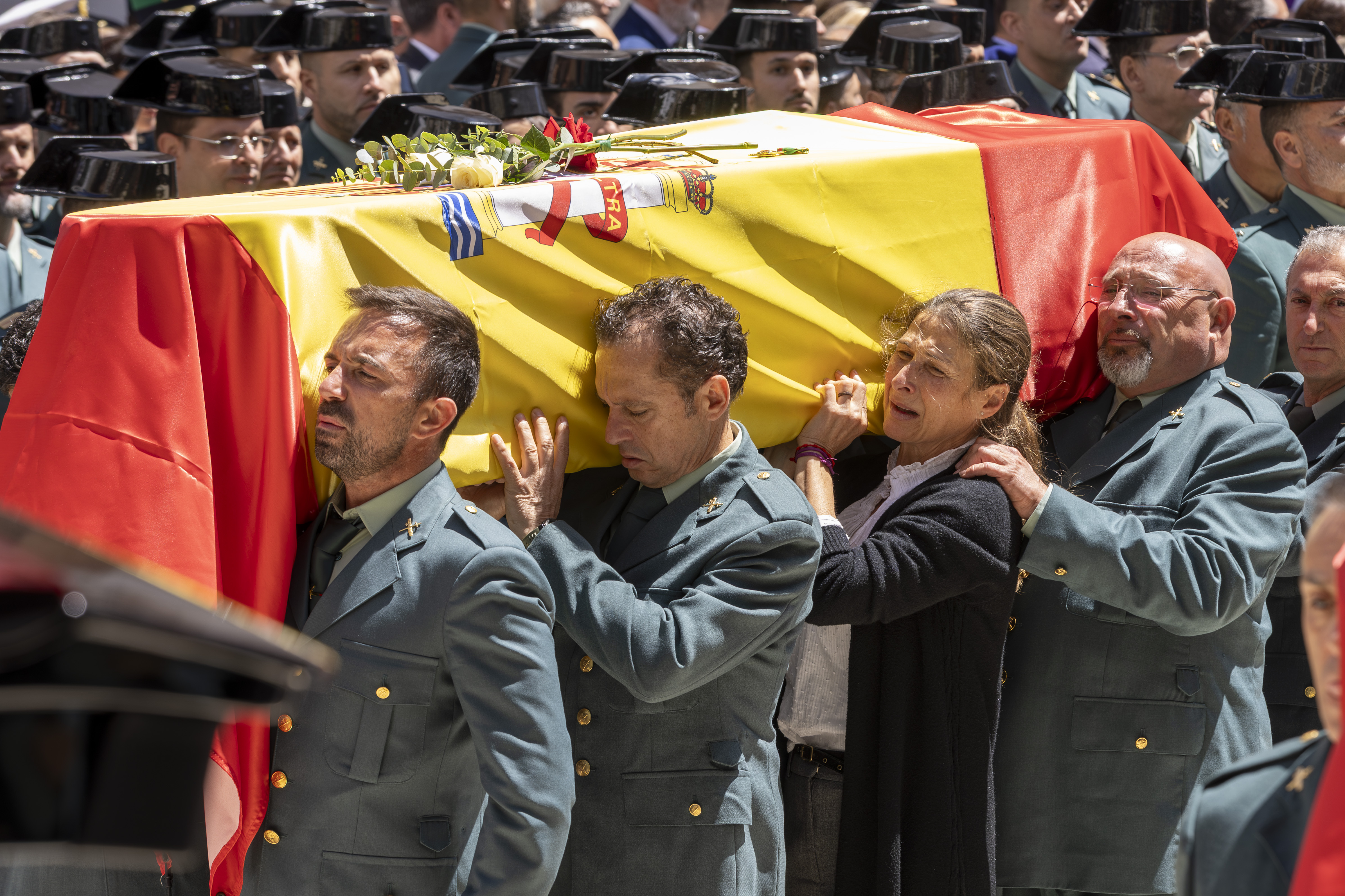 Un centenar de guardias civiles despiden en Huelva a los dos compañeros  muertos este viernes mientras perseguían una narcolancha | España | EL PAÍS