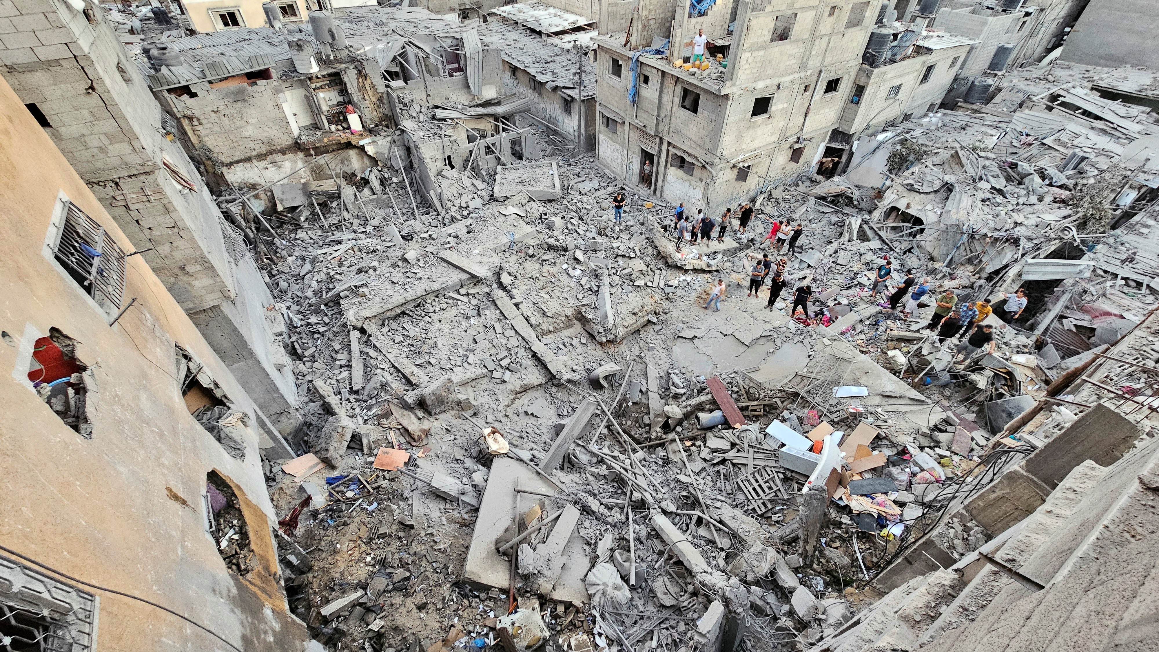 Guerra entre Israel y Gaza, en directo | Israel lanza una nueva oleada de bombardeos sobre Gaza, donde una cuarta parte de las casas están dañadas o destruidas, según la ONU