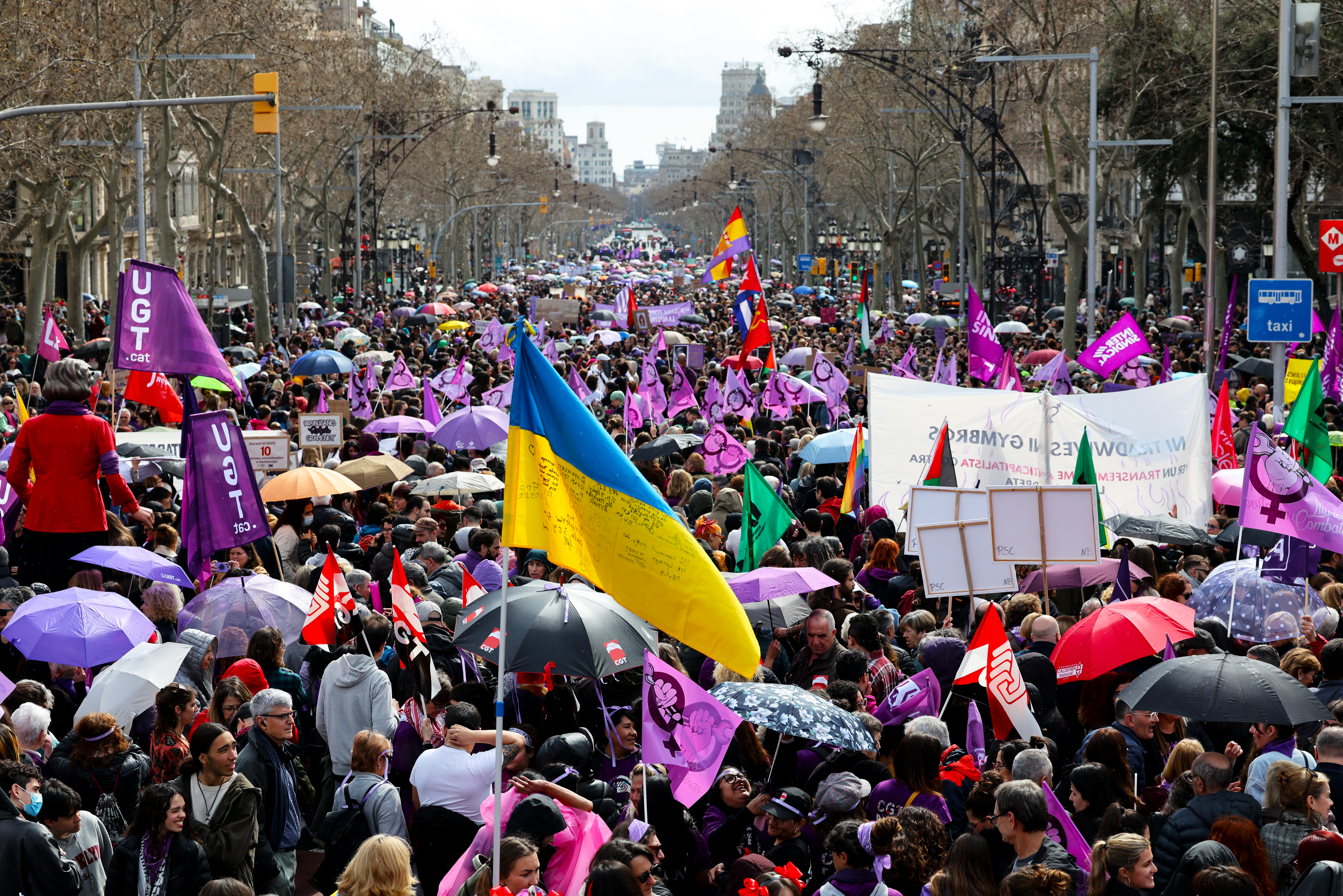 Manifestación del 8M en Barcelona, este domingo.