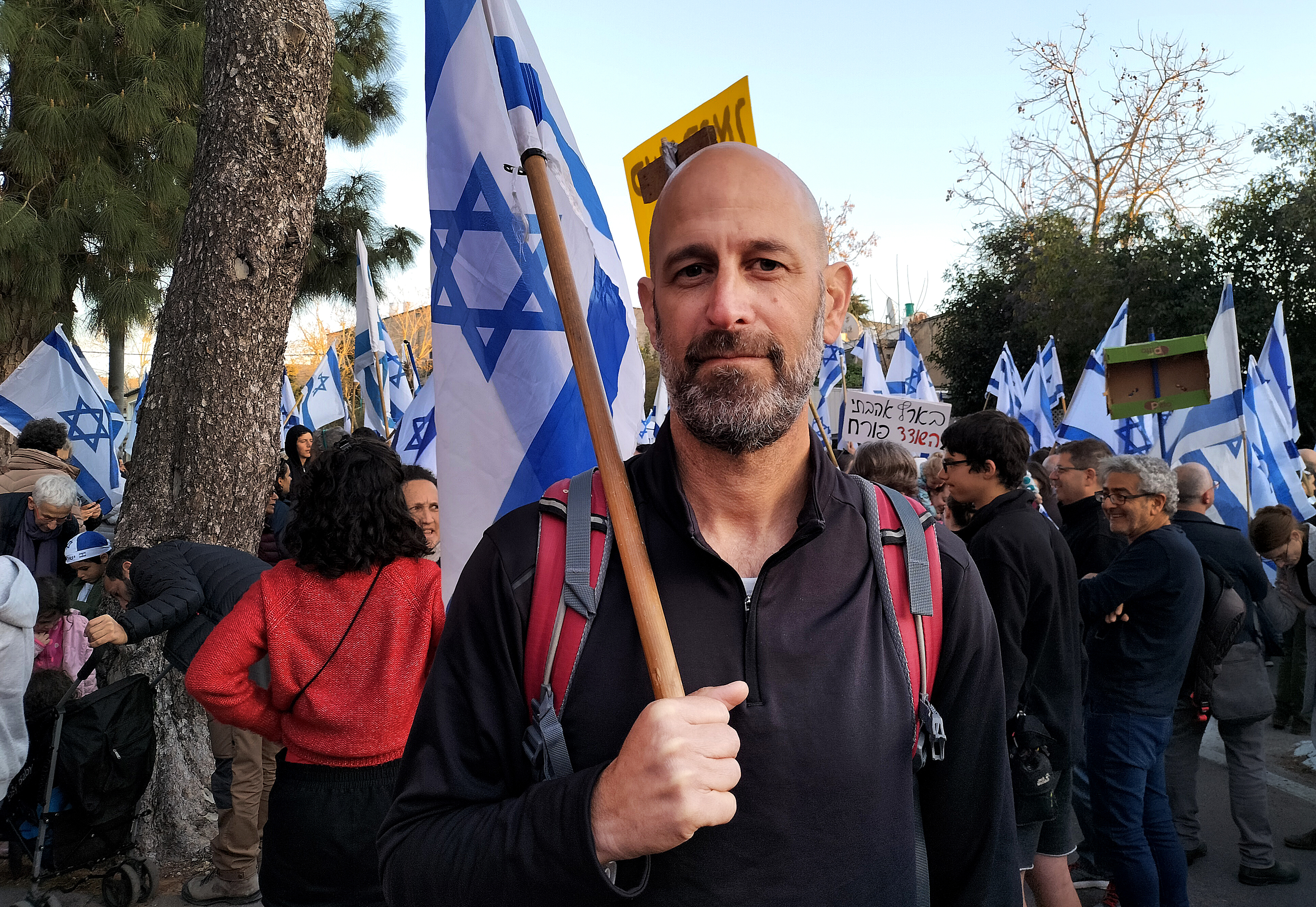 Damián Yoffe, no escrache na casa do ministro da Economia, Nir Barkat, em Jerusalém, na última quinta-feira.