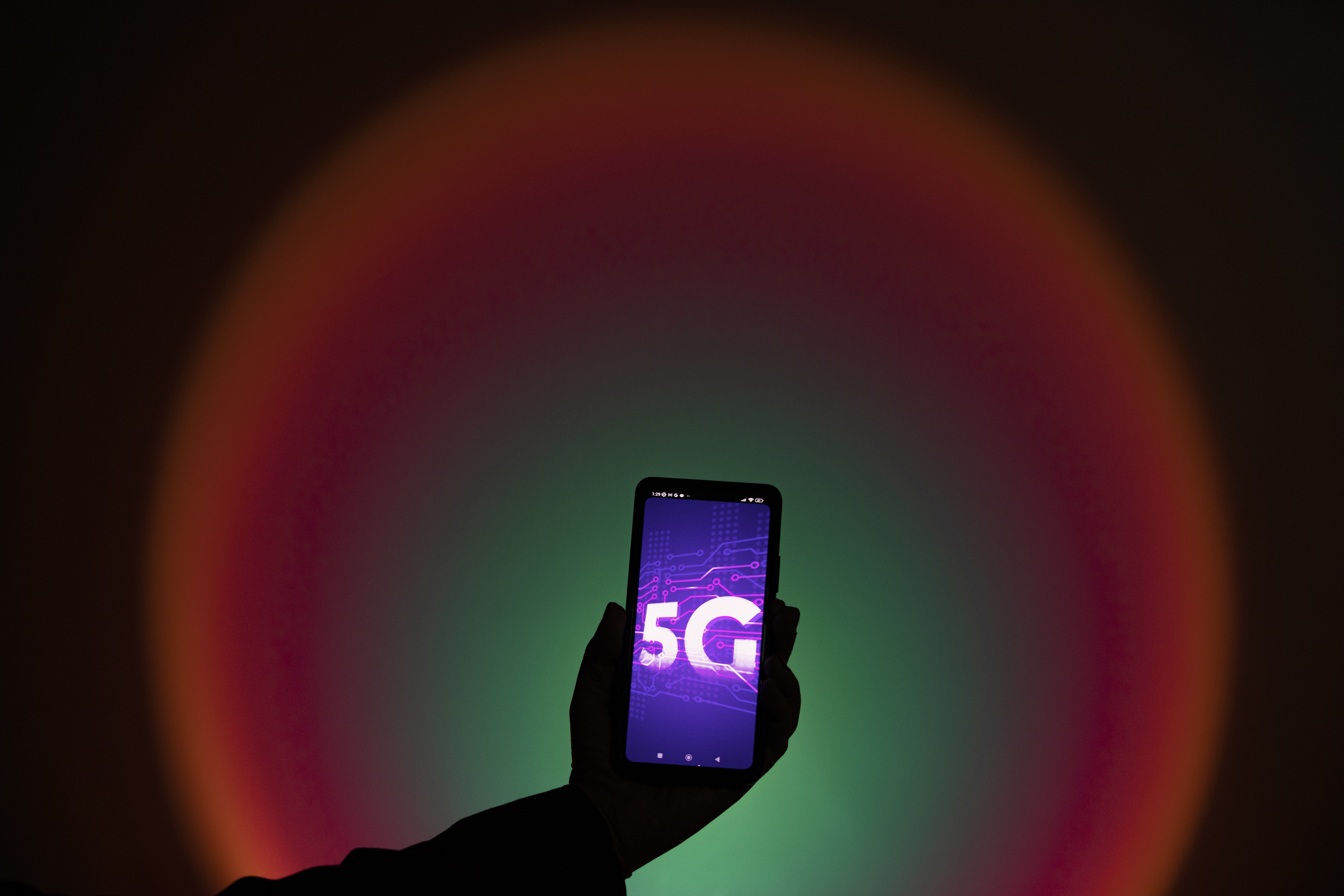 Economía convoca el concurso del 5G rural marcado por el veto a Huawei