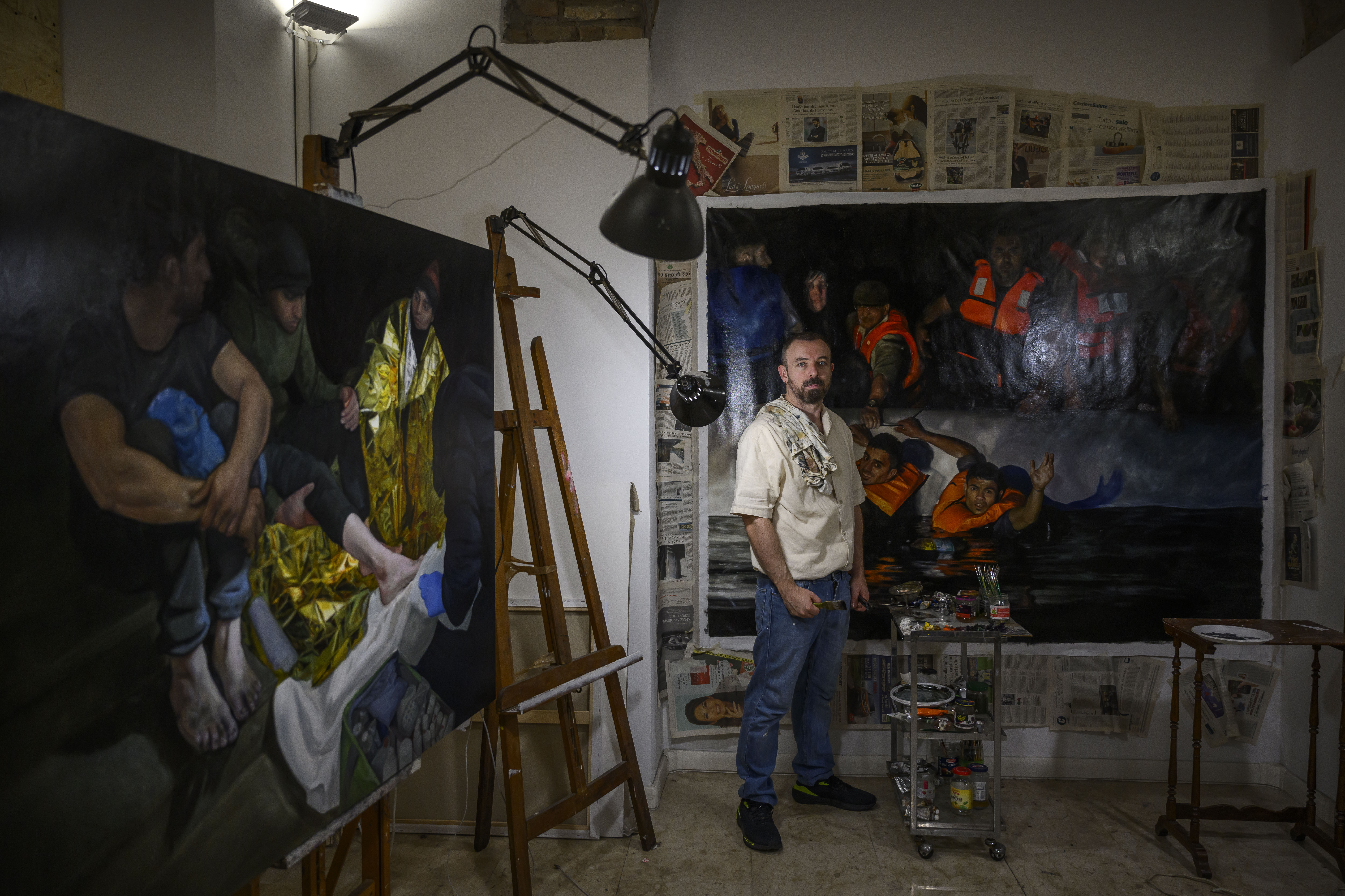 El pintor Gonzalo Orquín en su estudio de Roma.