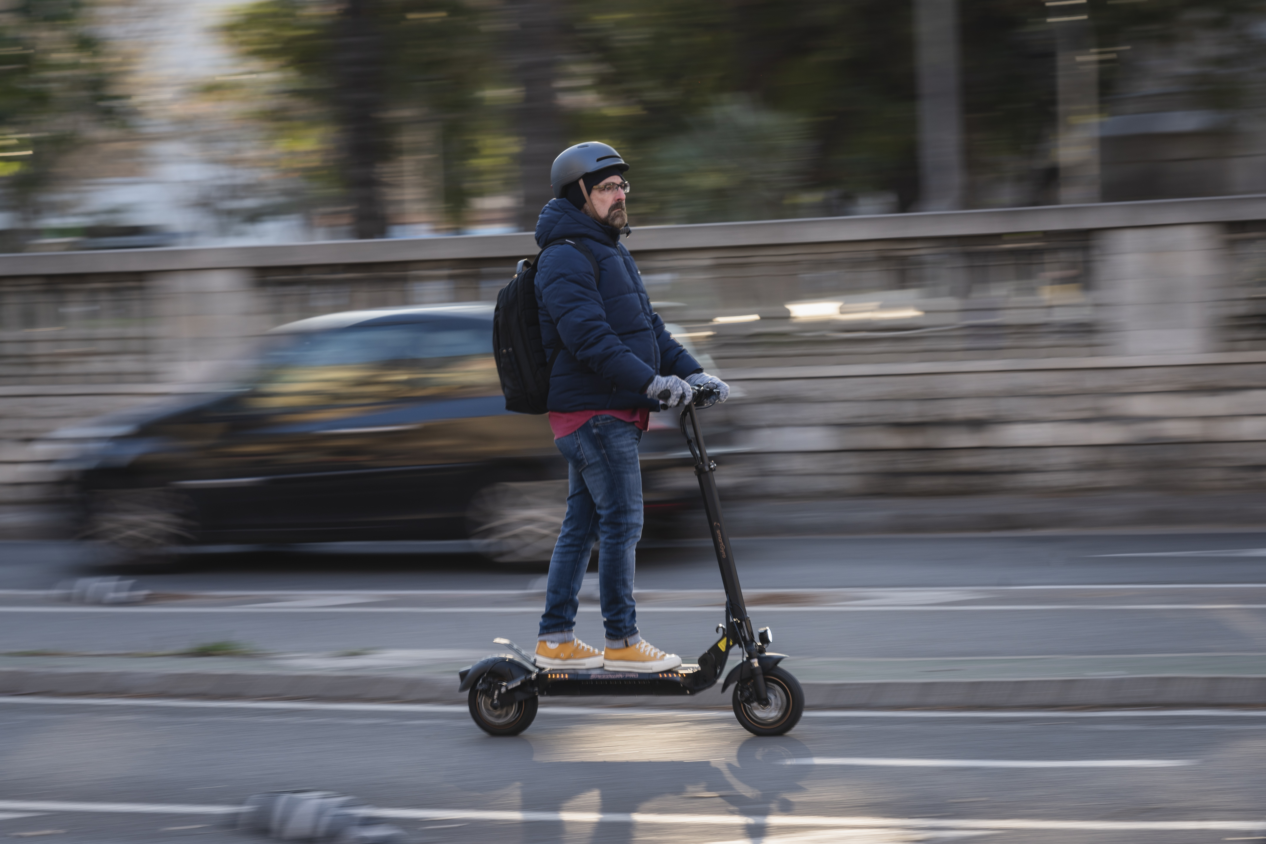 París prohíbe los patinetes eléctricos y Almeida rechaza emular la medida  en Madrid - Libre Mercado