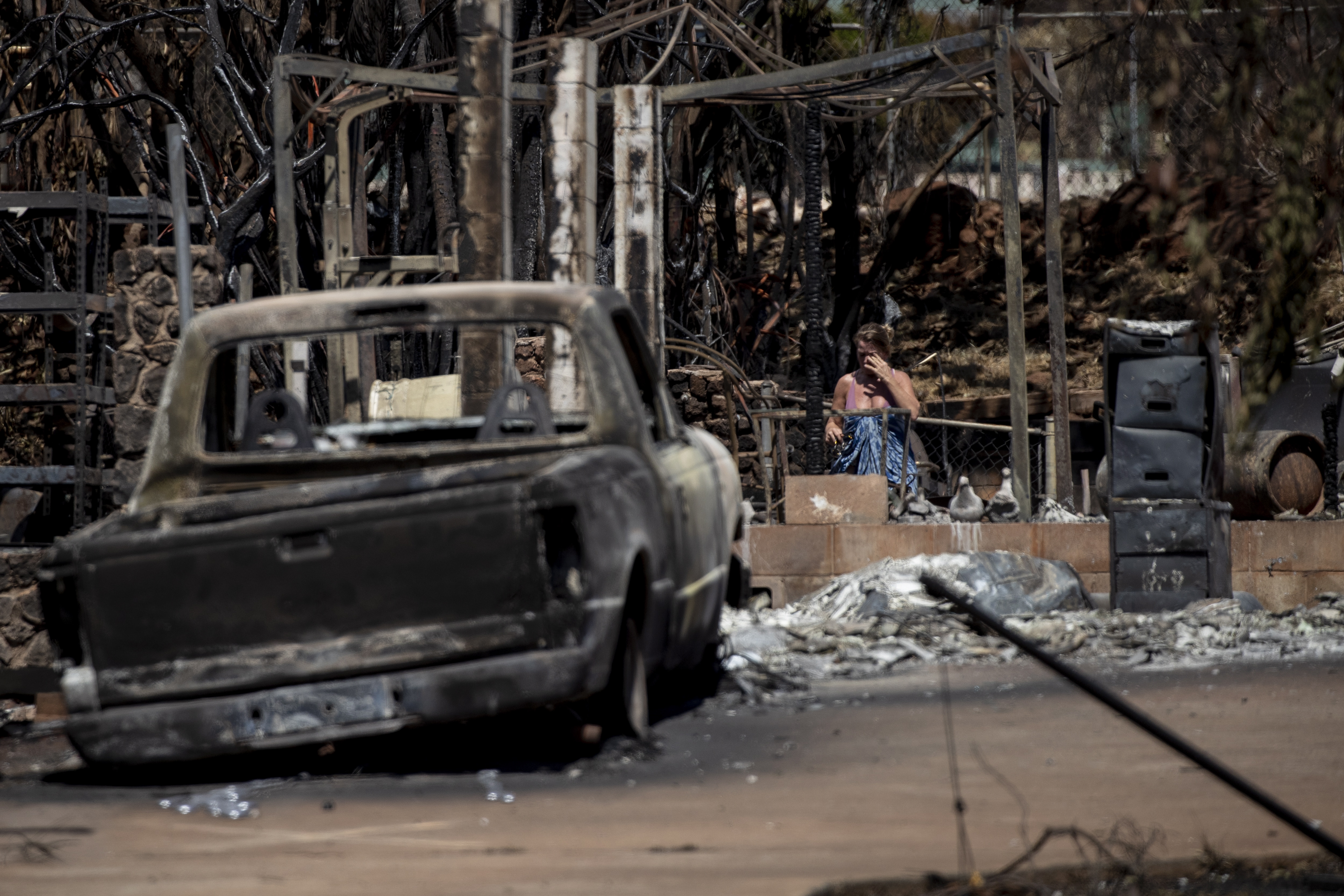 Vecinos de Lahaina ofrecen ayuda a los afectados por los incendios