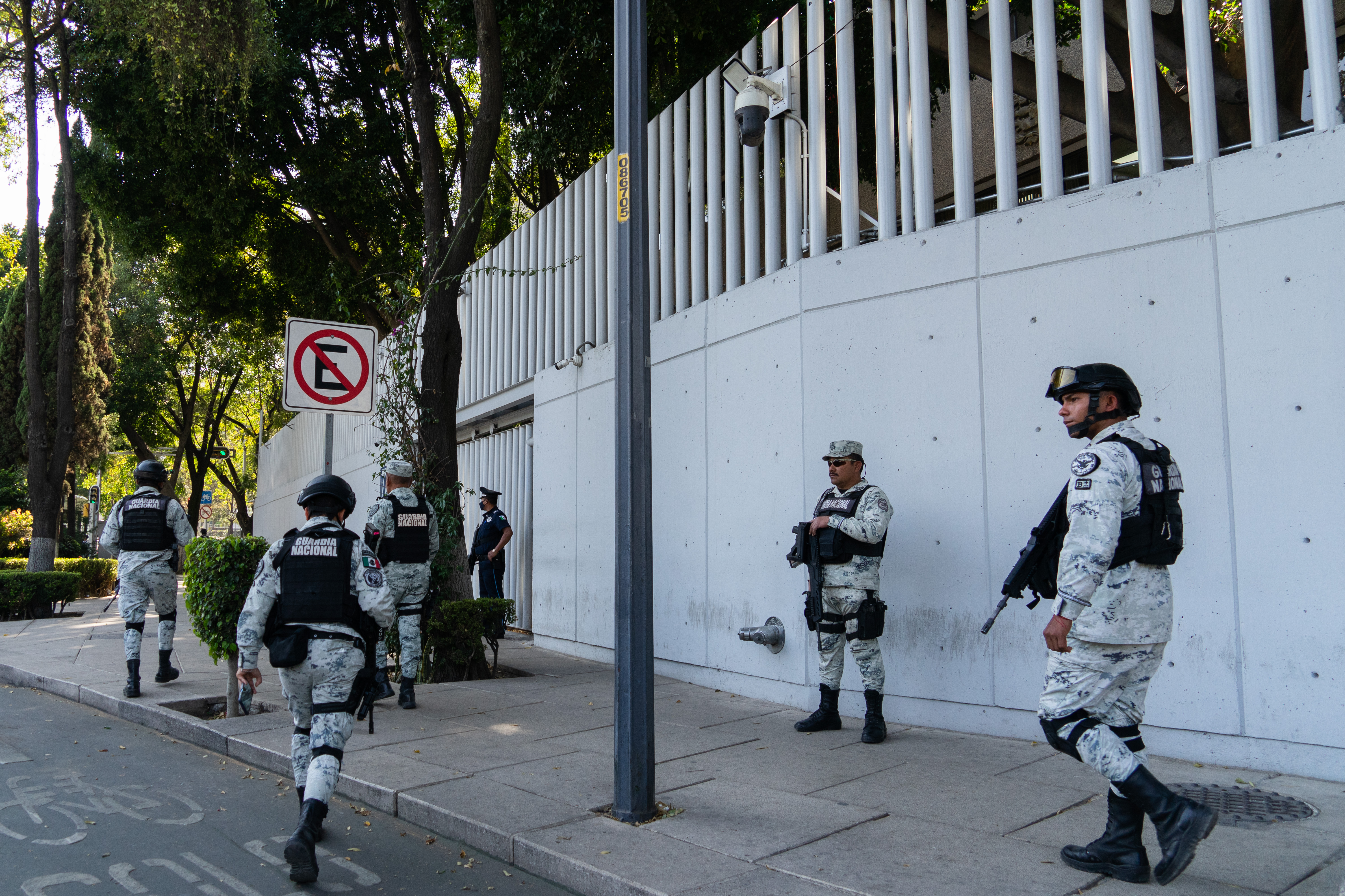 Shootouts, burned-out cars and closed airports: Los Chapitos terrorize  Culiacán after Ovidio Guzmán arrest | International | EL PAÍS English