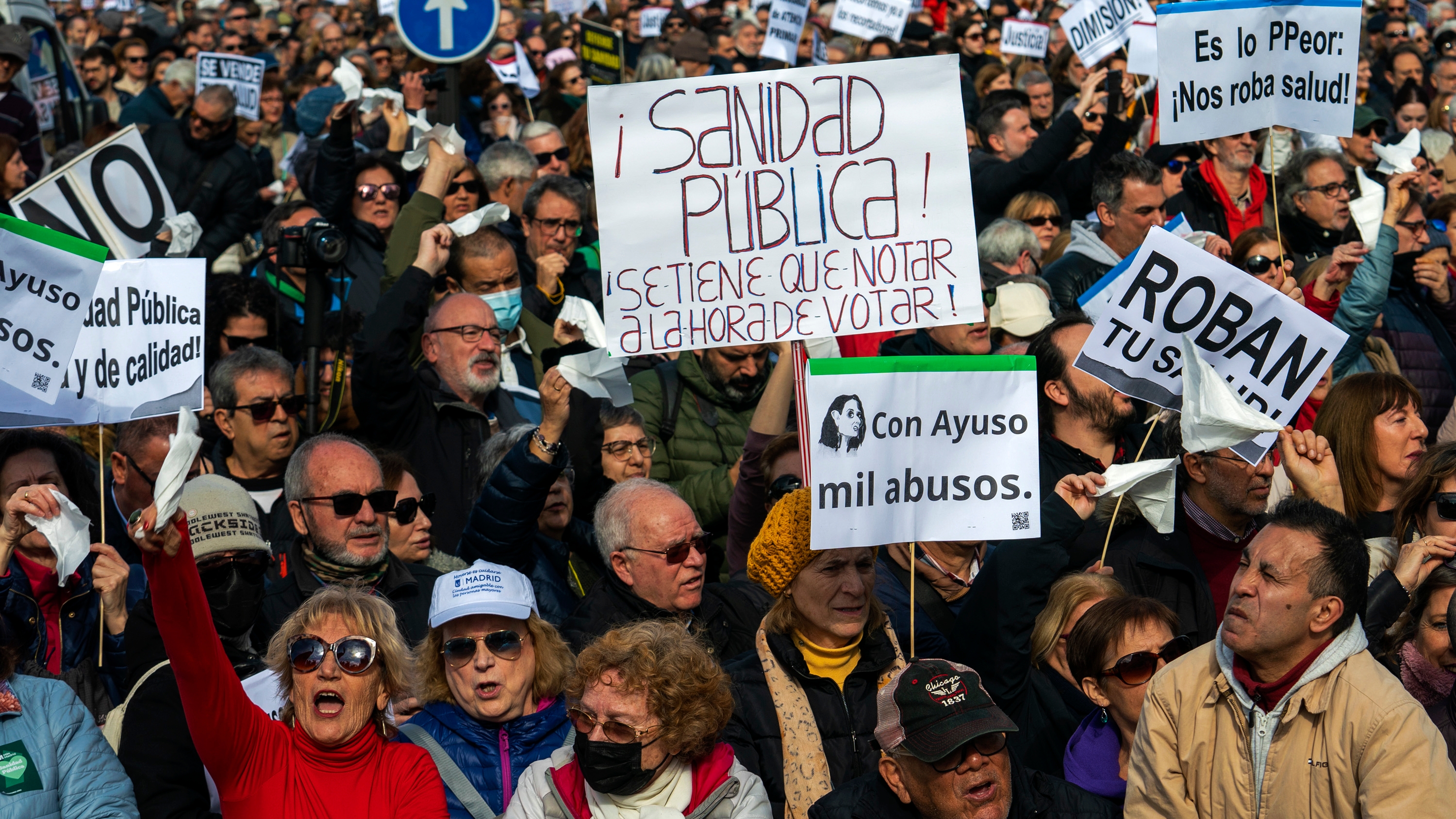 Los médicos y docentes de Madrid mantienen la huelga tras la última reunión con el Gobierno de Ayuso antes de las elecciones