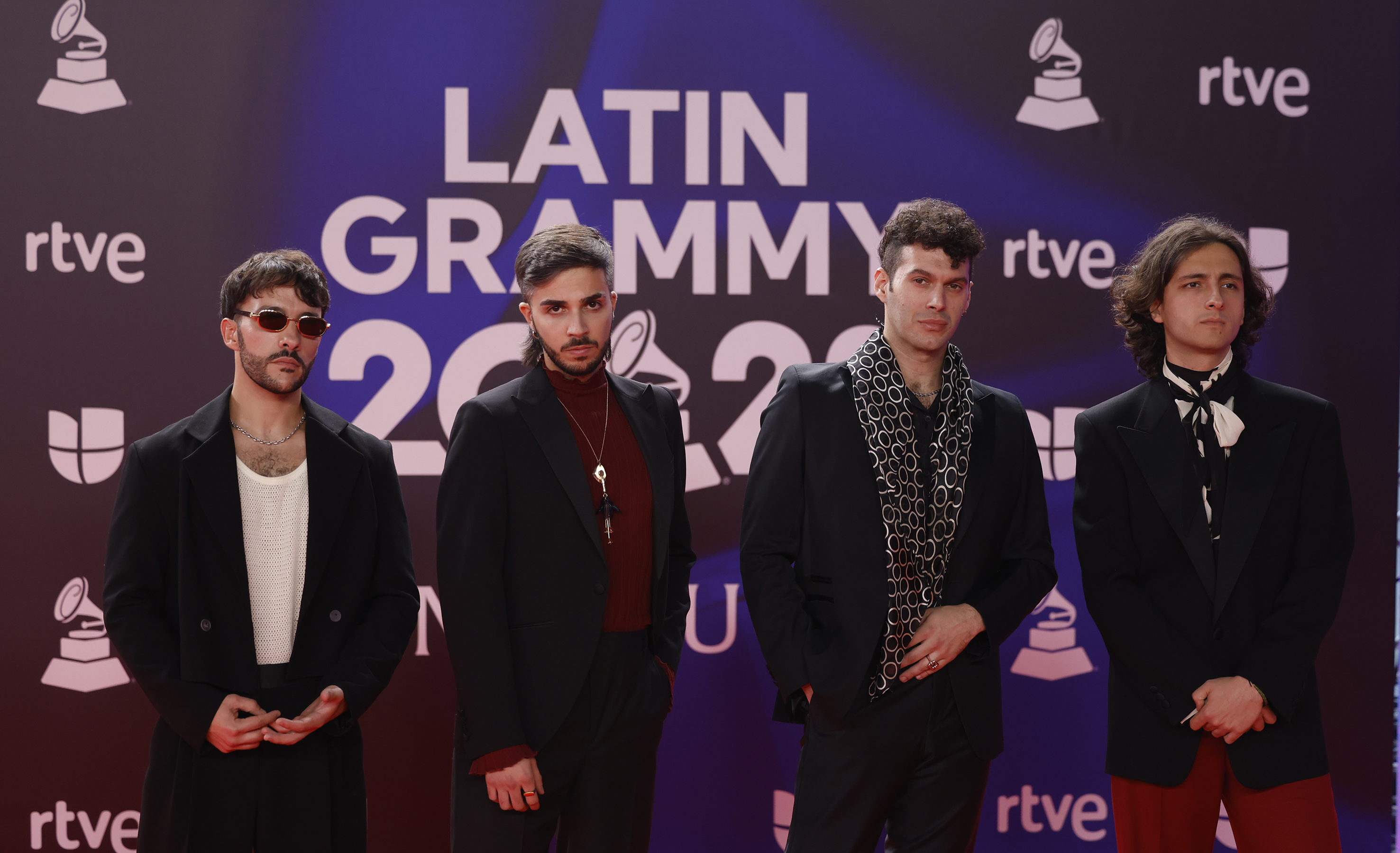 La alfombra roja de los Grammy latinos, en imágenes