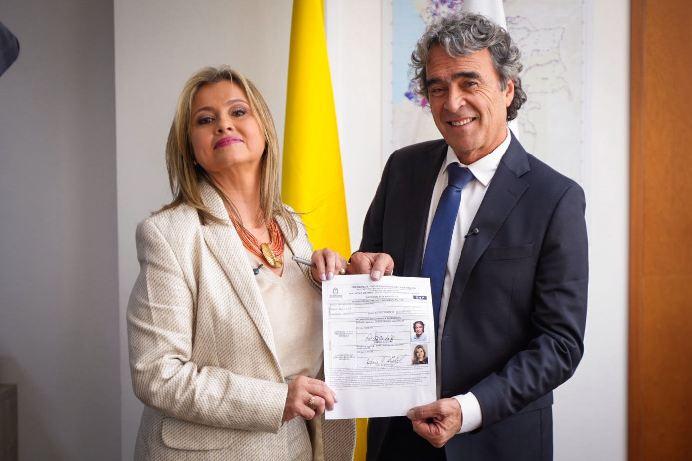 Edna Bonilla y Sergio Fajardo en Bogotá, este viernes.