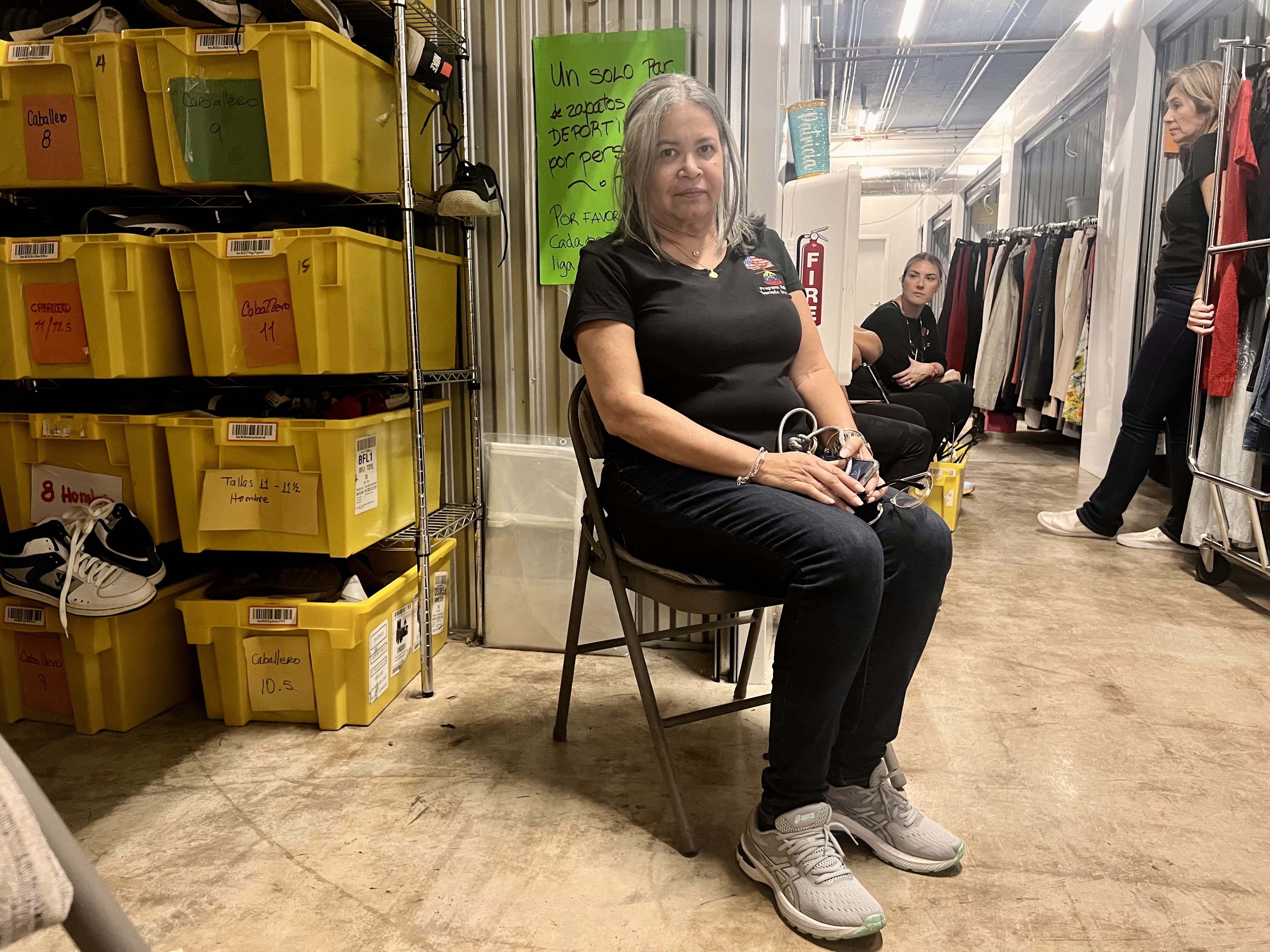 Patricia Andrade, na sexta-feira na empresa de armazenamento onde atende seus compatriotas em Doral (Flórida).