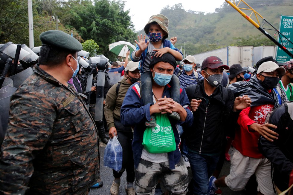 Caravana de Honduras avanza rumbo a Estados Unidos Fotos