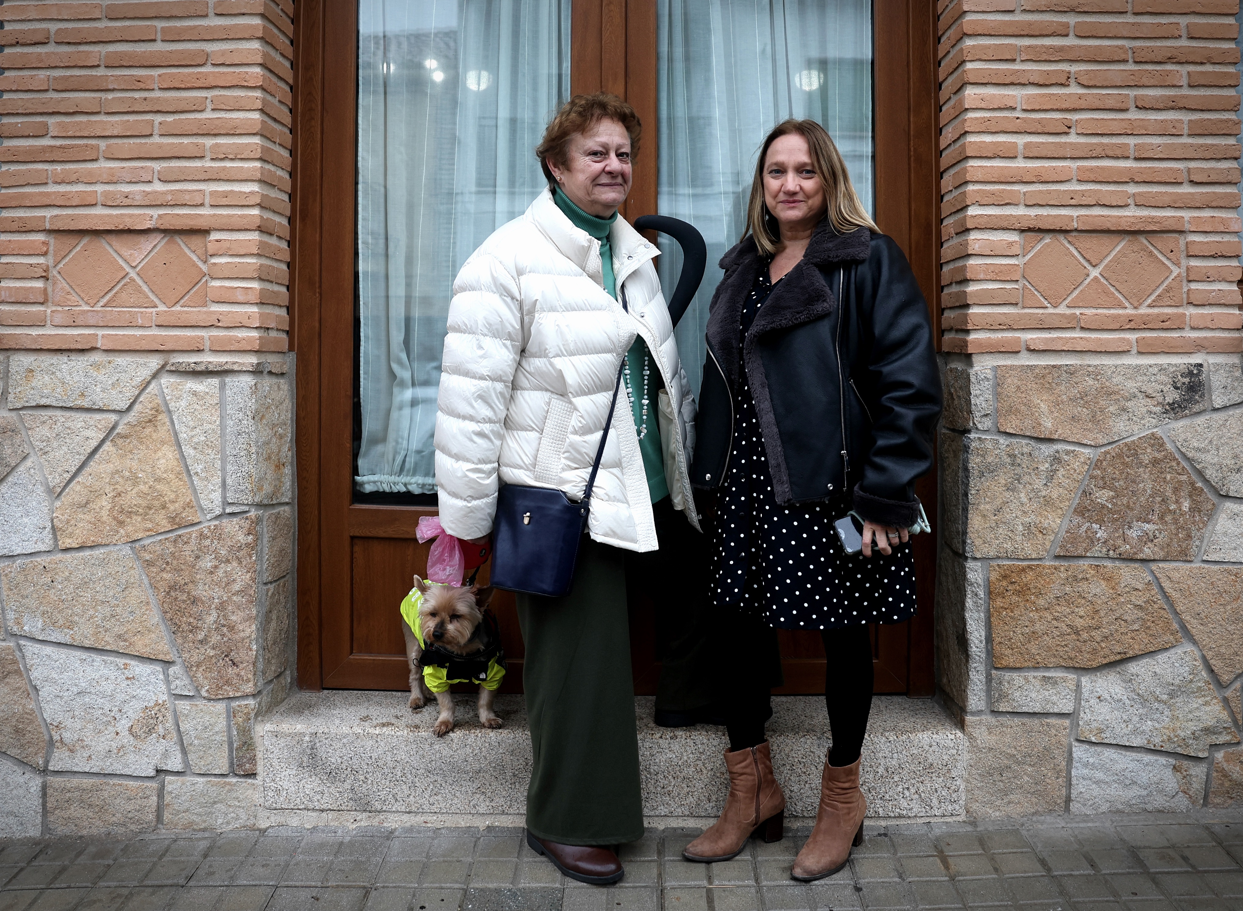 Las primas María Rosa y Raquel Jiménez, vecinas de Cenicientos.