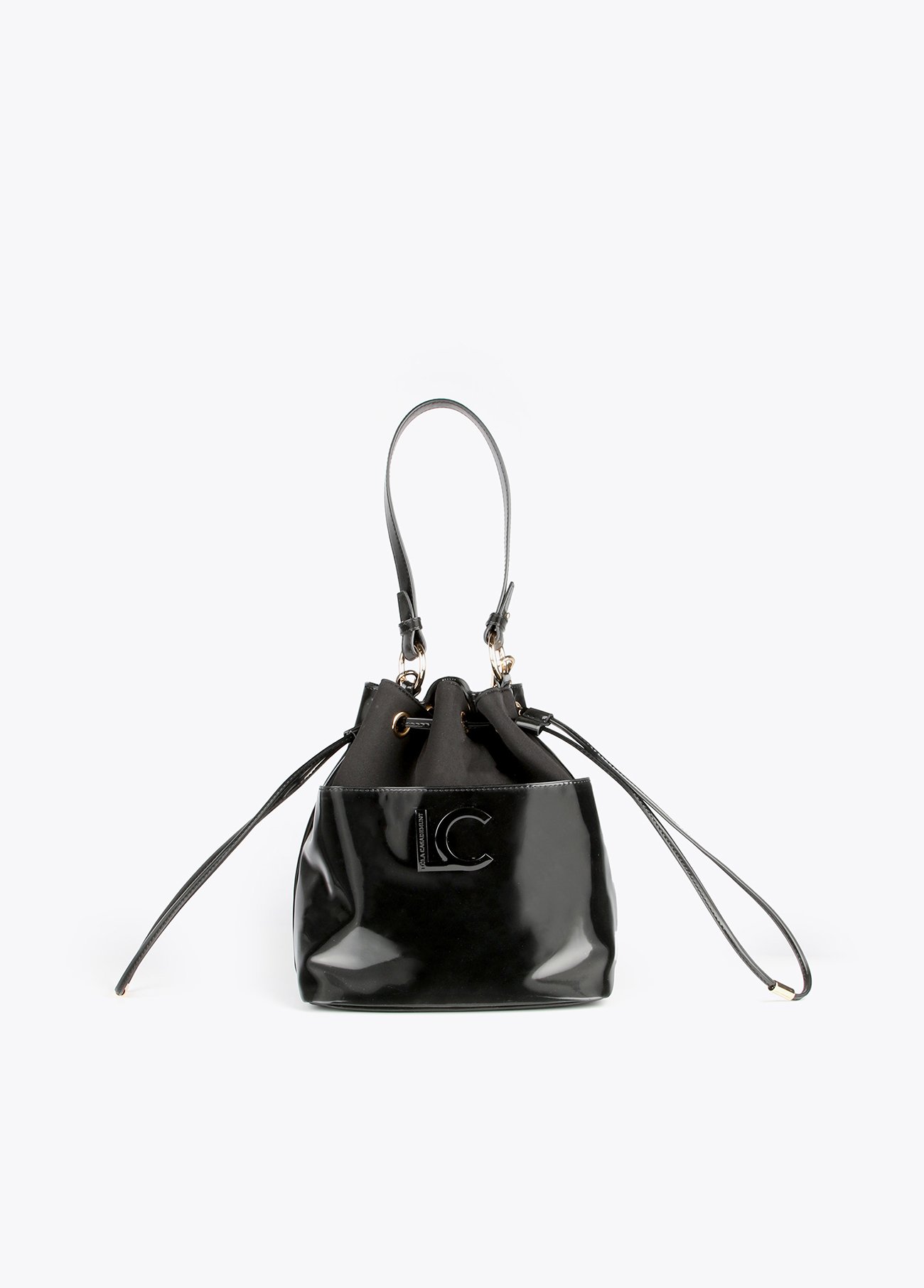 Functional with a vintage air: The bucket bag, this autumn's all