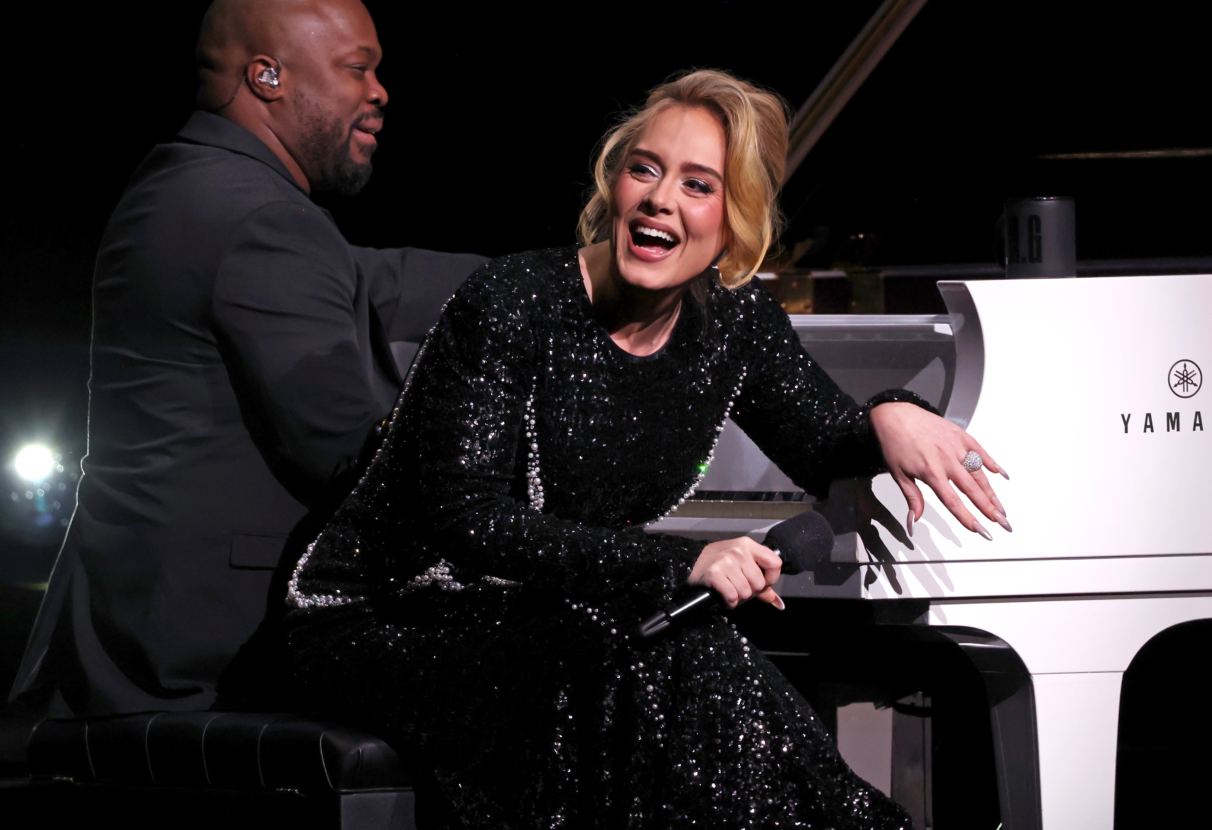 Adele cancels Las Vegas residency for at least a month after sickness  affects voice | People | EL PAÍS English