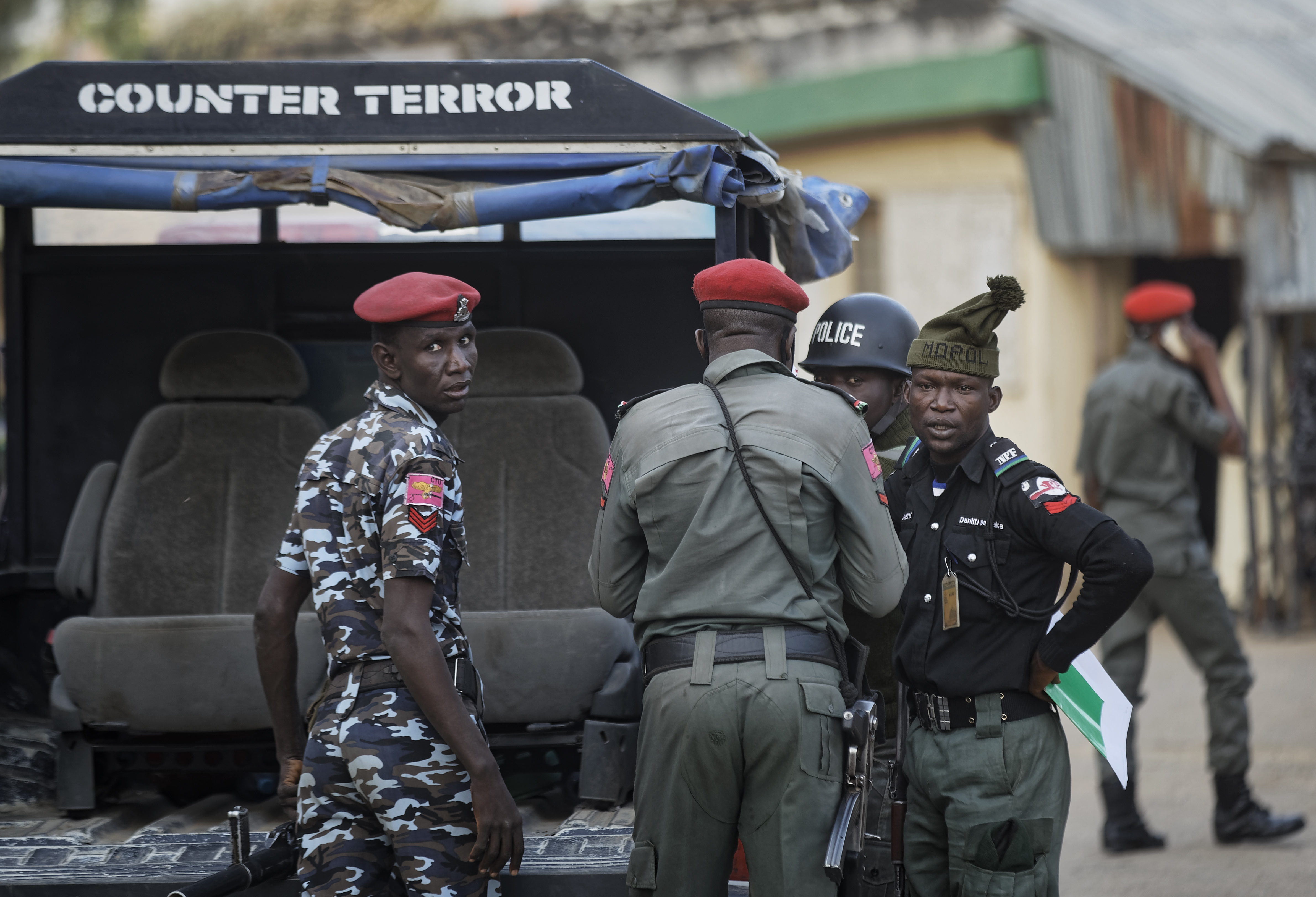 Nigeria rebaja a 21 la cifra de muertos en un ataque a una iglesia católica