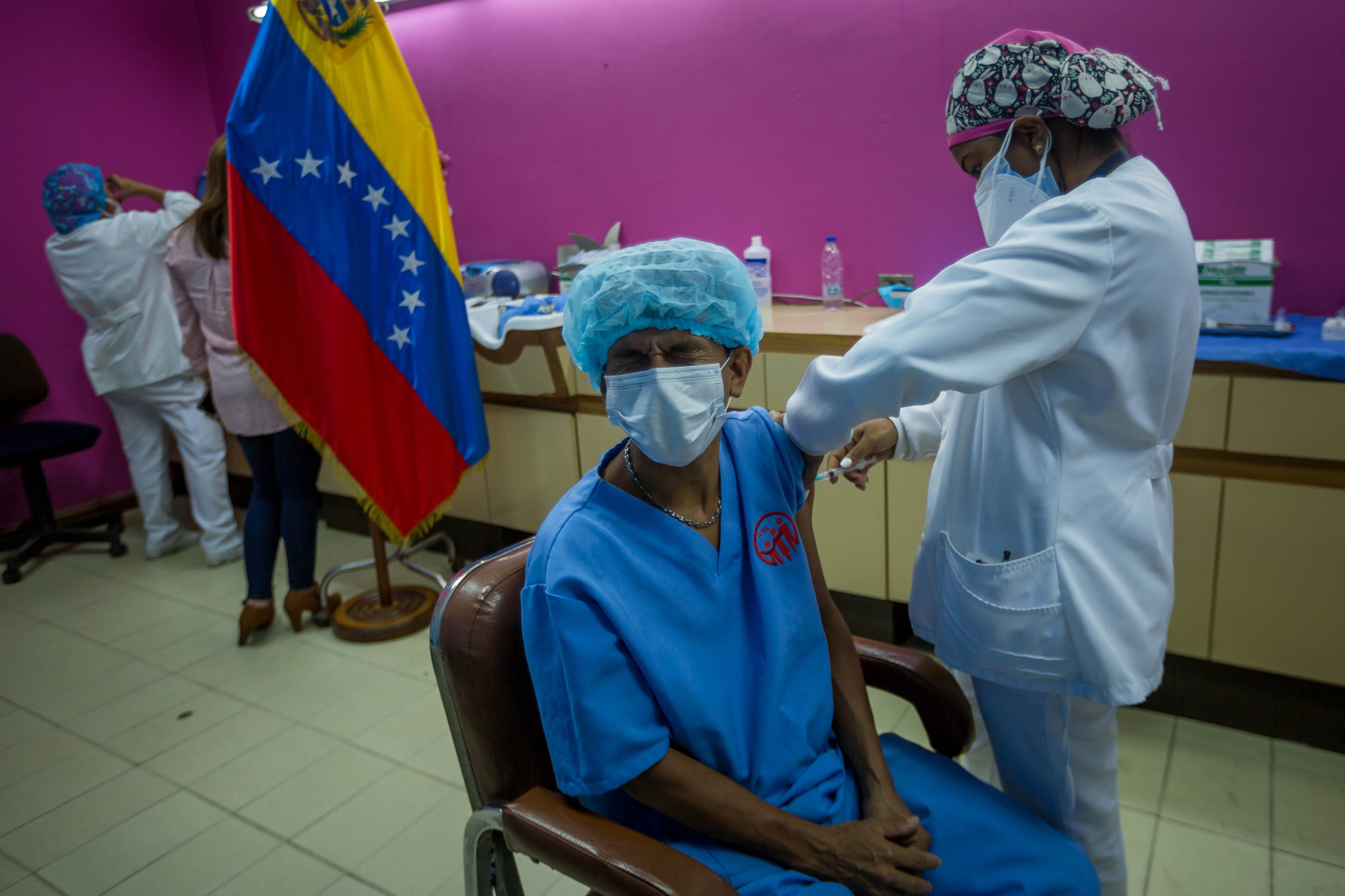 Aumento de casos de covid-19 paralisa o sistema de saúde da Venezuela