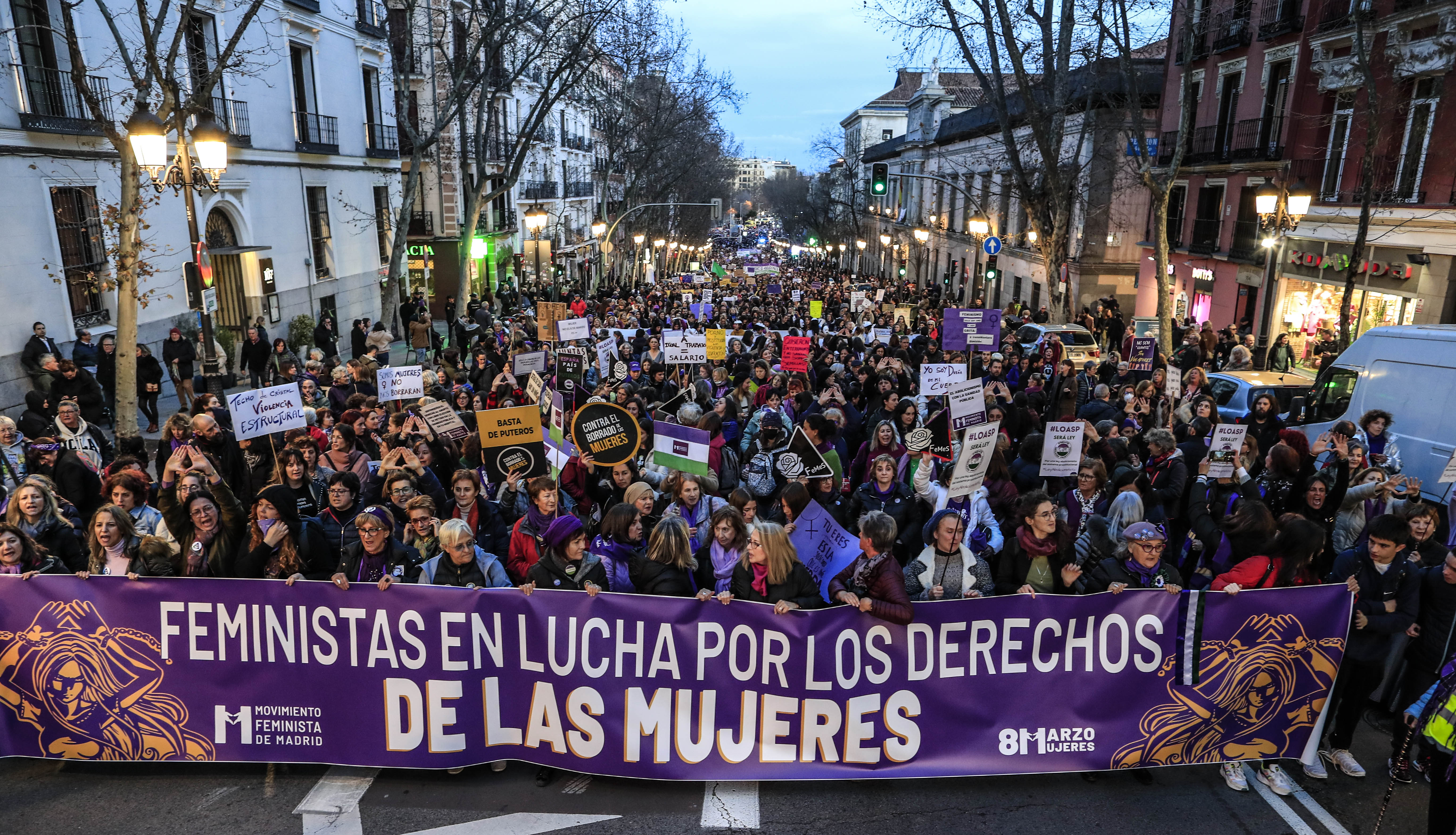 Súper Lunes Feminista: Renombran estaciones del Metro de Santiago con  demandas y consignas del programa de la huelga 8M – LA ZARZAMORA