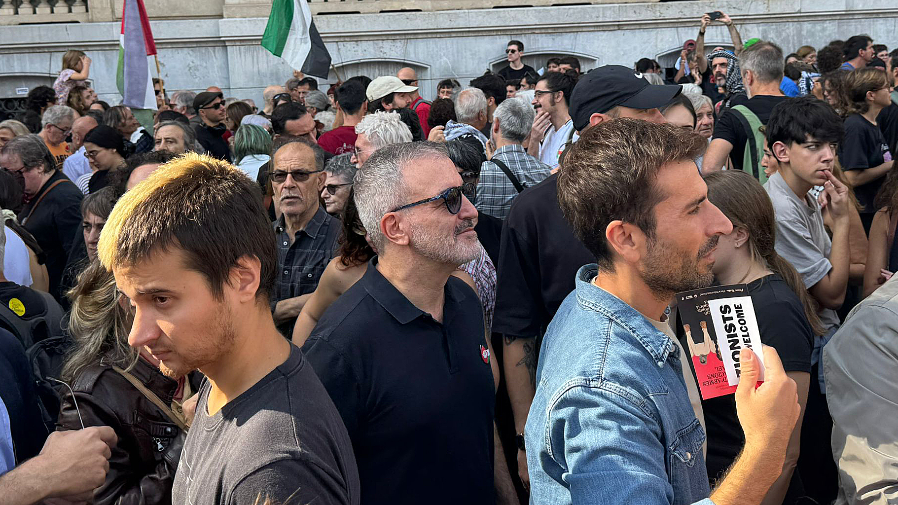 El alcalde de Barcelona, Jaume Collboni, asiste a la manifestación de Barcelona.