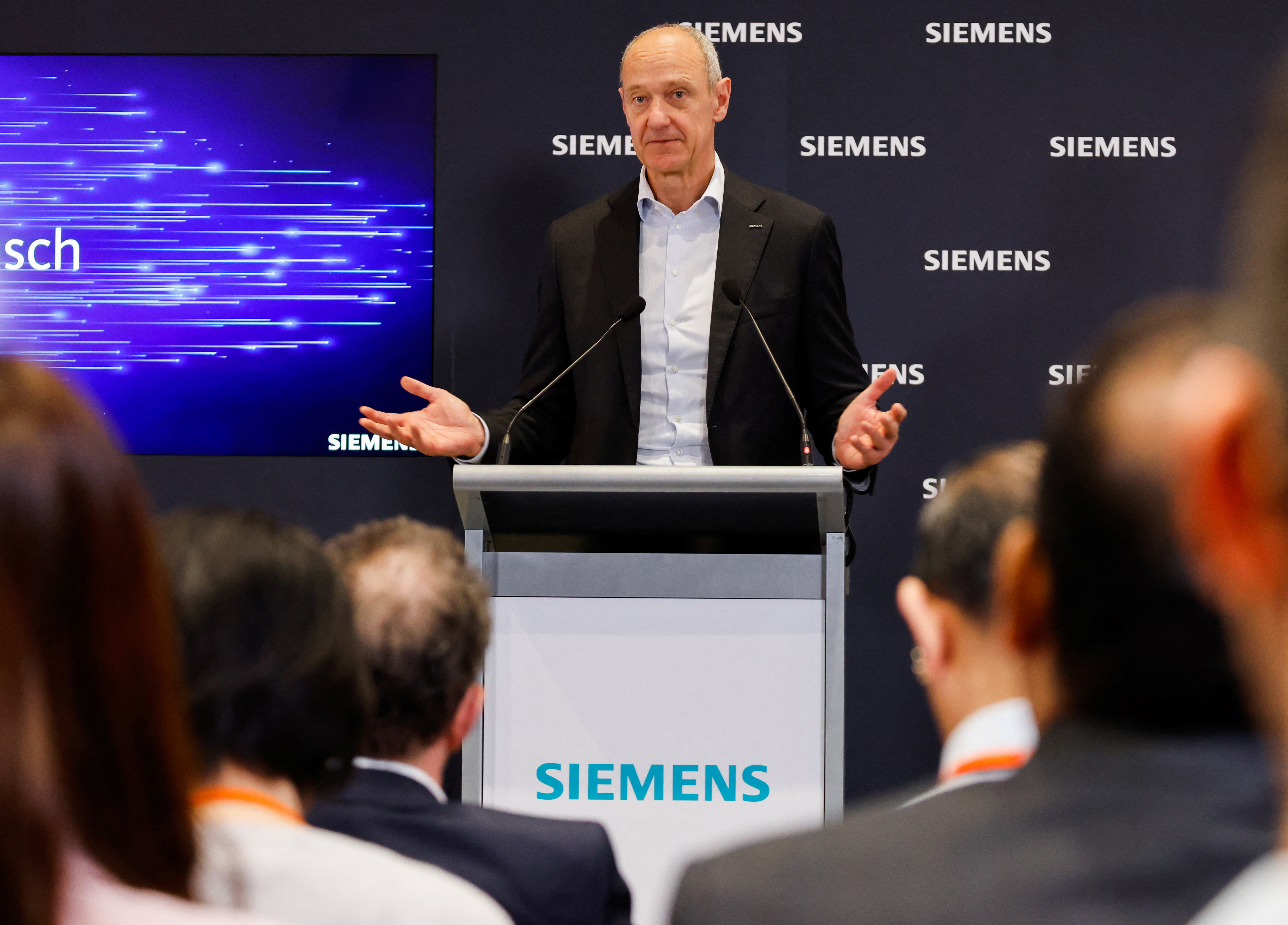 Siemens invertirá 2.000 millones para producir más y se suma a la ola de la inteligencia artificial