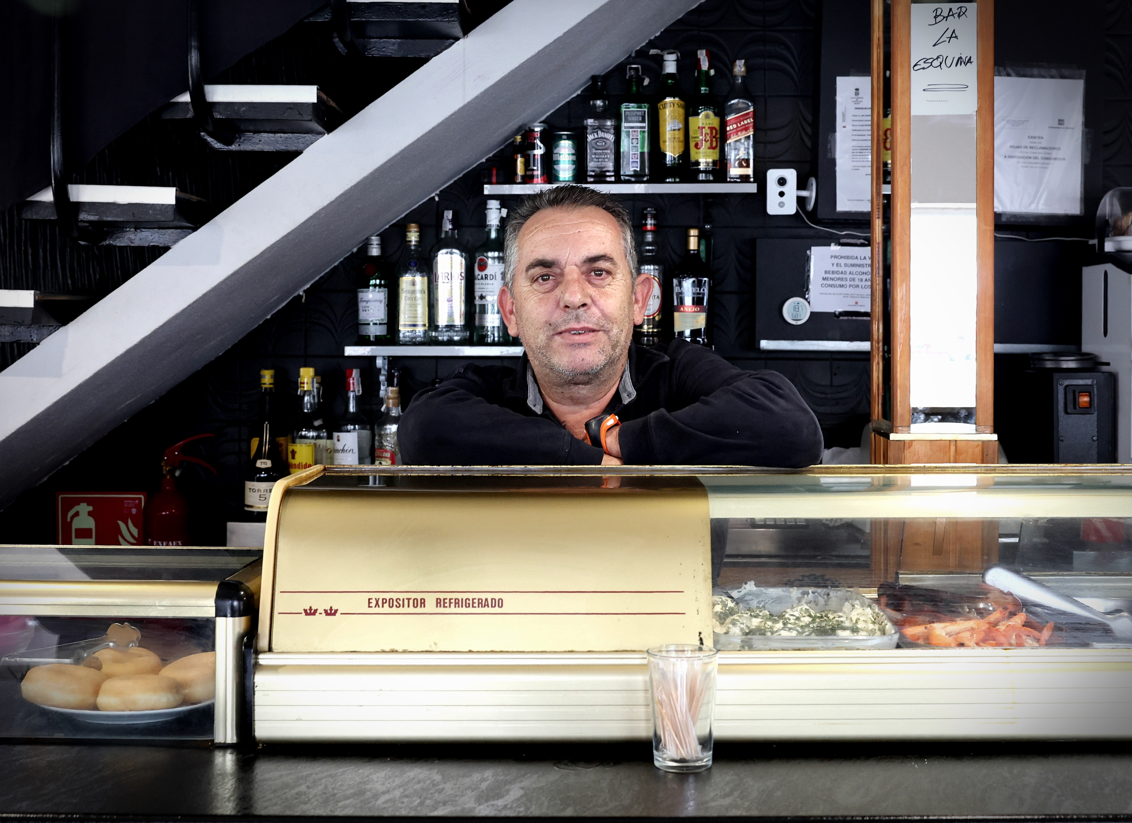 Luis Castro, dueño del bar La Esquina, en Cenicientos.