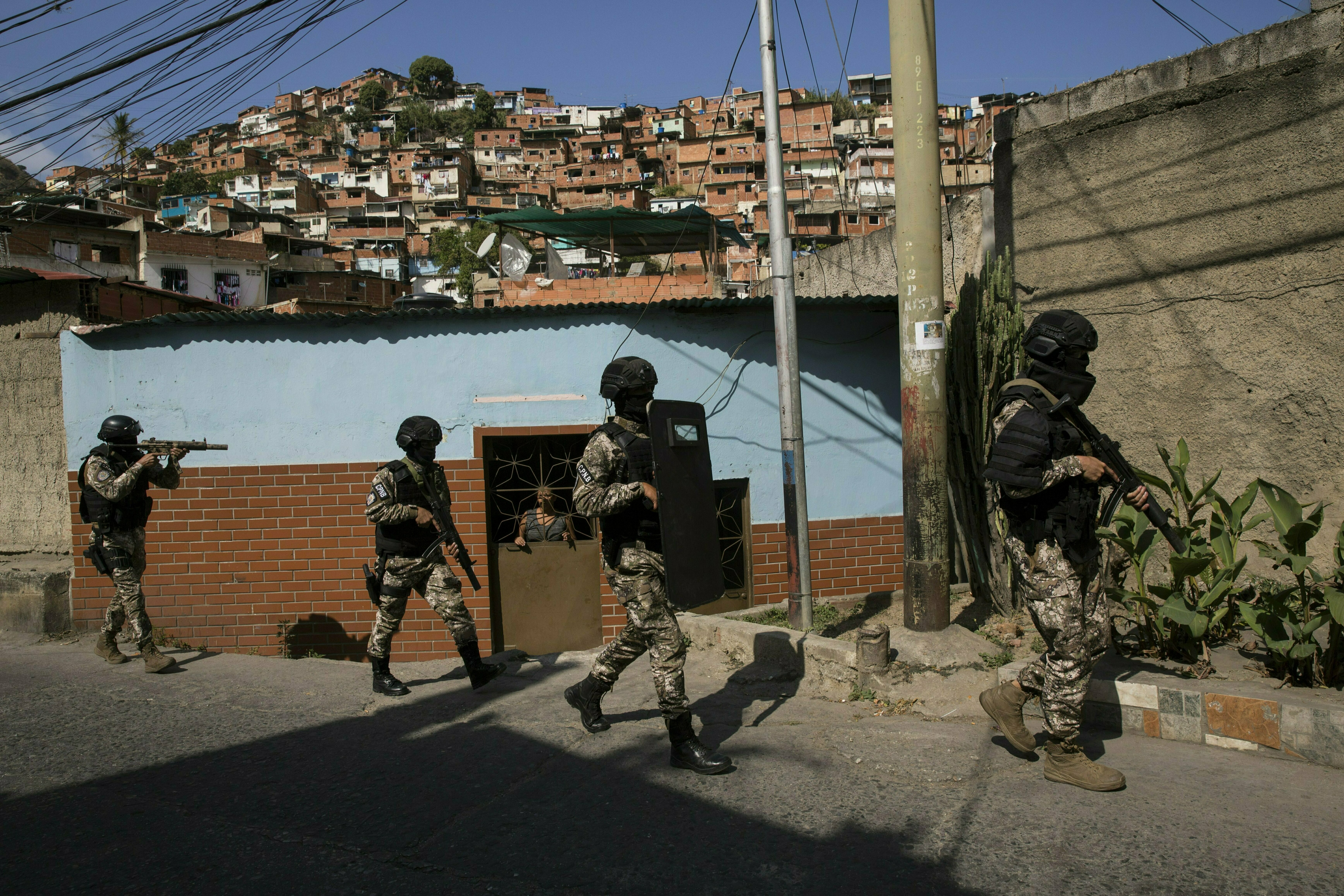 Polícia da Venezuela mata ao menos 23 pessoas em operação contra quadrilhas em Caracas