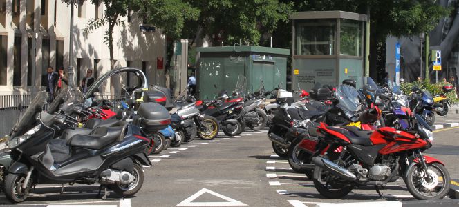 The Constitutional Court authorizes the Madrid City Council to use various colors to mark parking spaces |  Madrid |  Spain