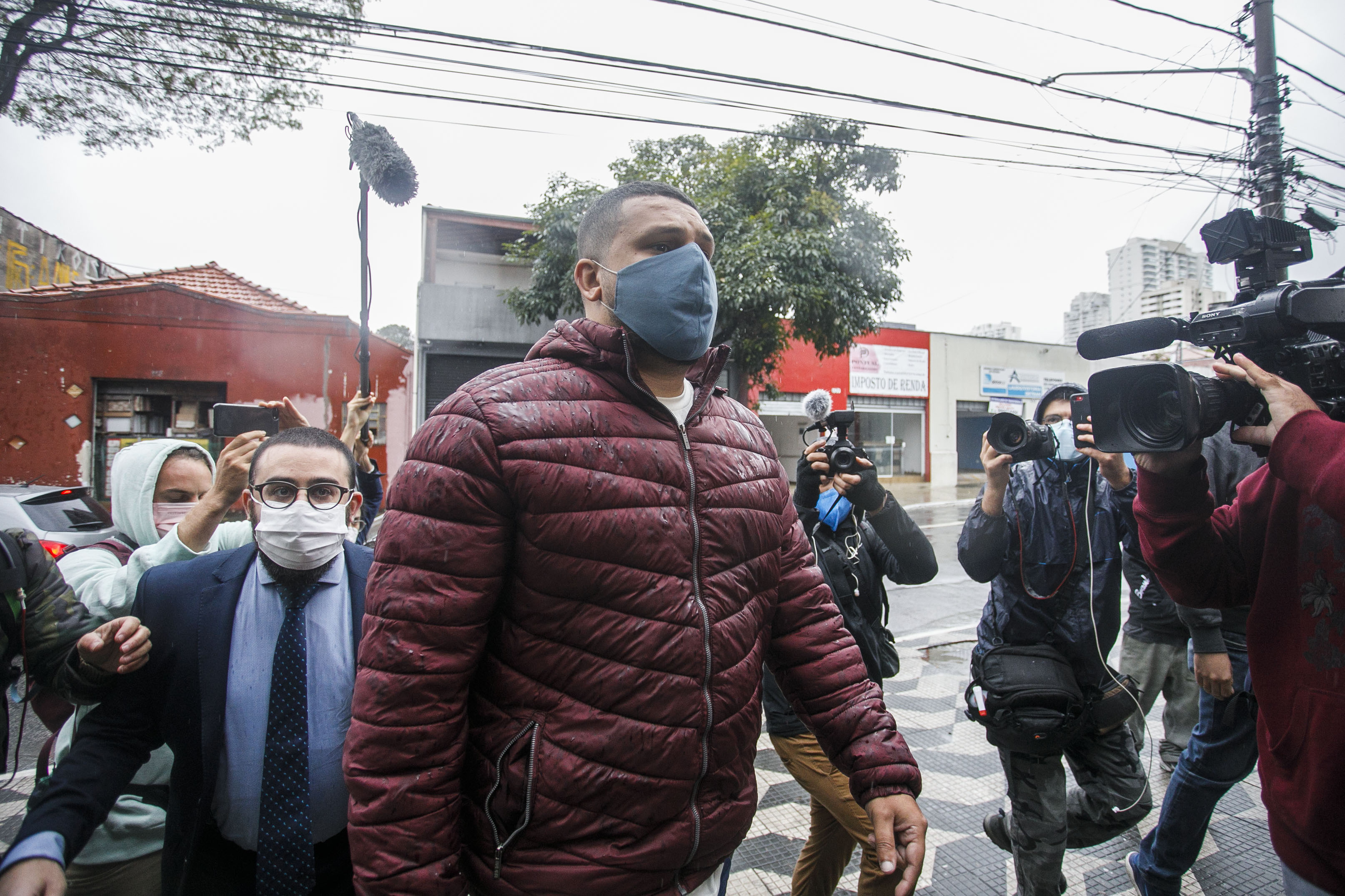 Justiça de SP libera três acusados de incendiar estátua de Borba Gato