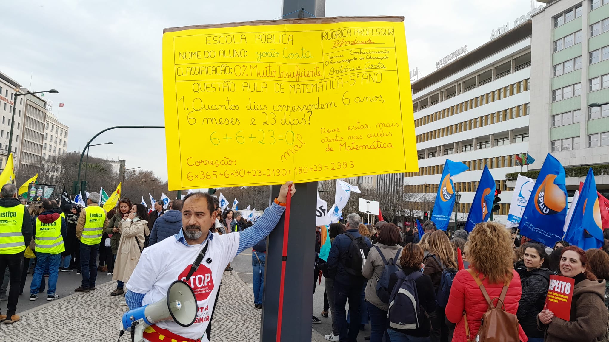 Professor Bernardino Andrade, na manifestação de Lisboa no sábado, dia 11 de fevereiro de 2023.