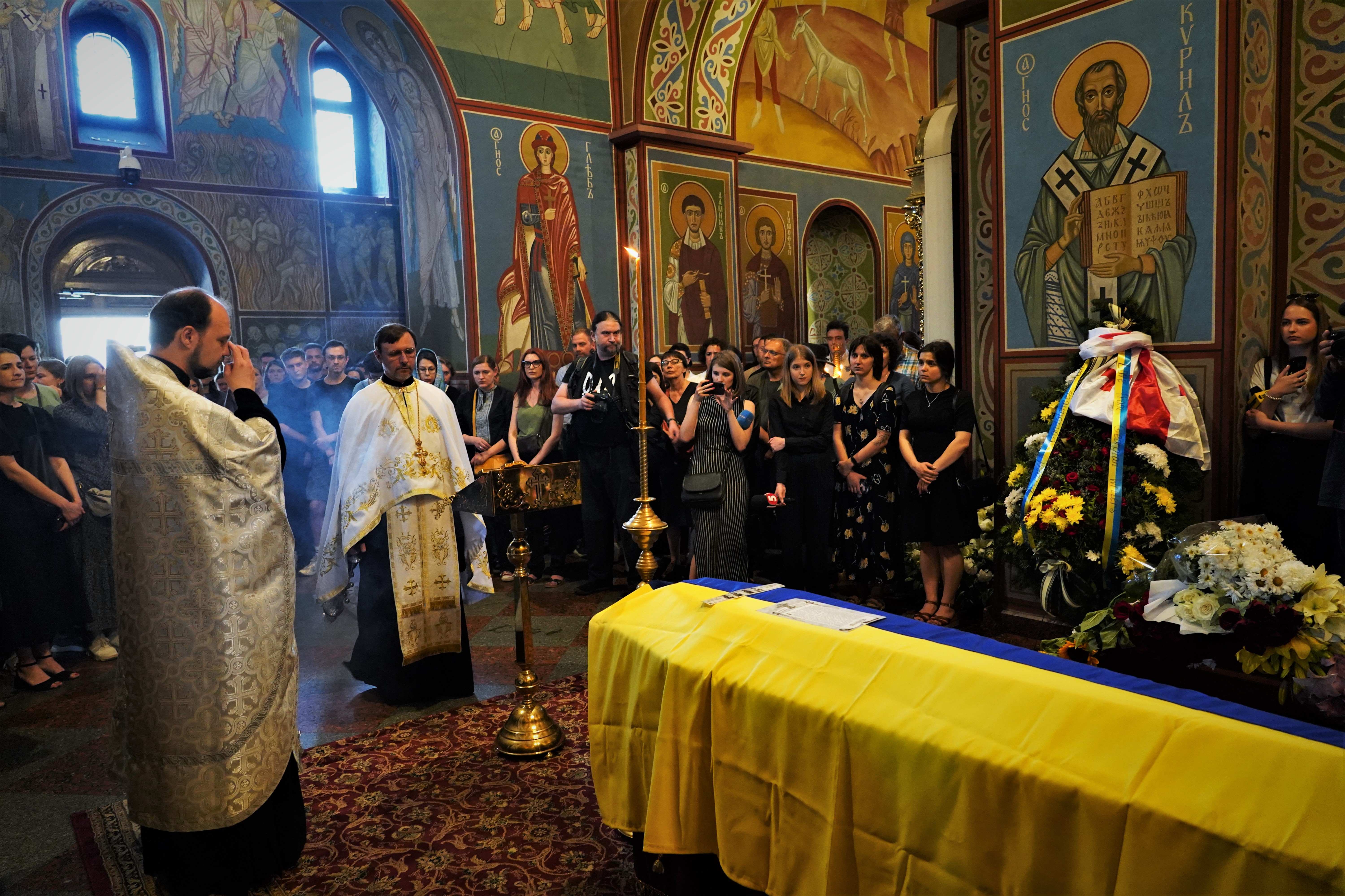 Funeral de Victoria Amelina no mosteiro de San Miguel, esta terça-feira, em Kiev.