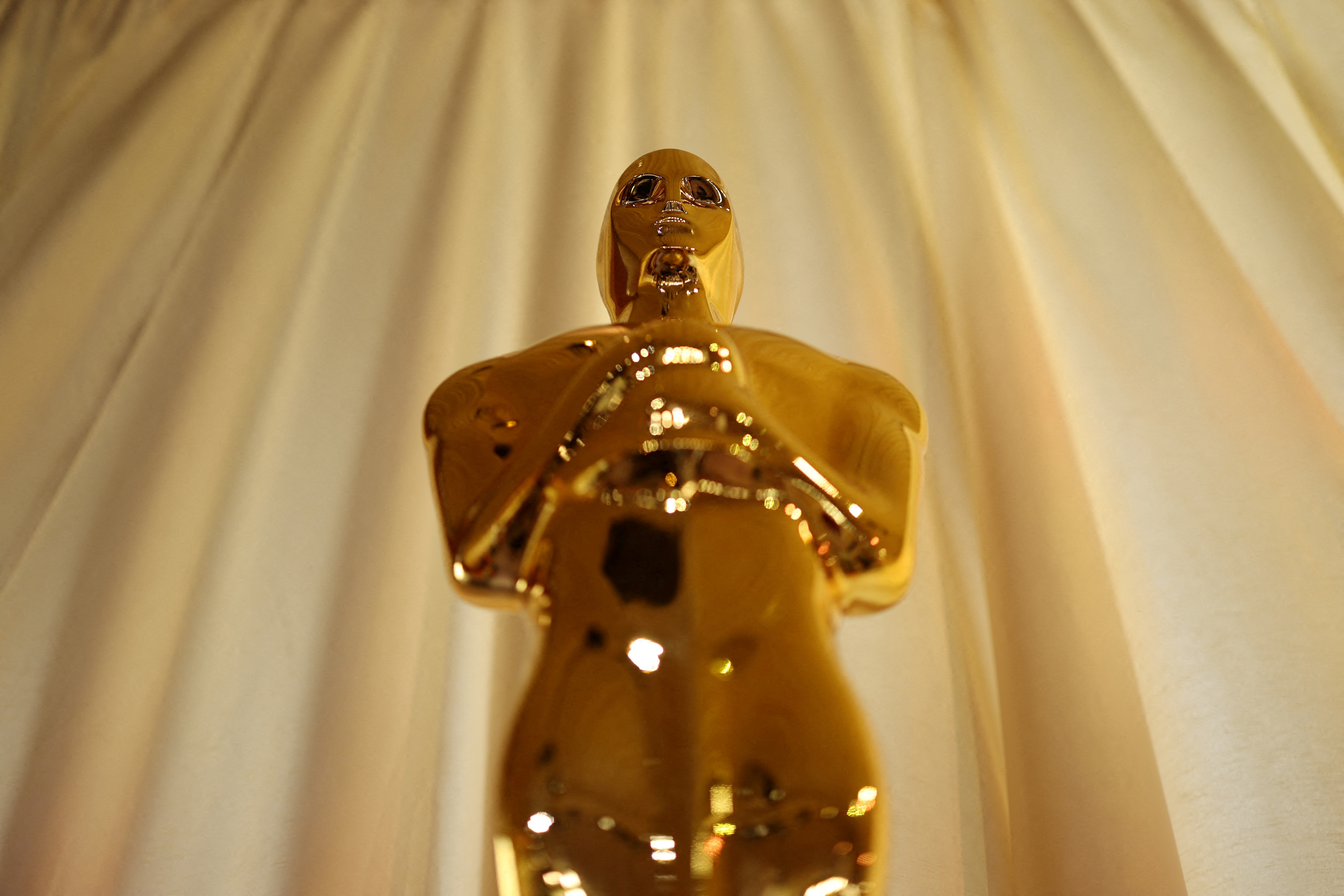 An Oscar statue is pictured during preparations for the 97th Academy Awards in Los Angeles, California, U.S., February 28, 2025. REUTERS/Mario Anzuoni     TPX IMAGES OF THE DAY